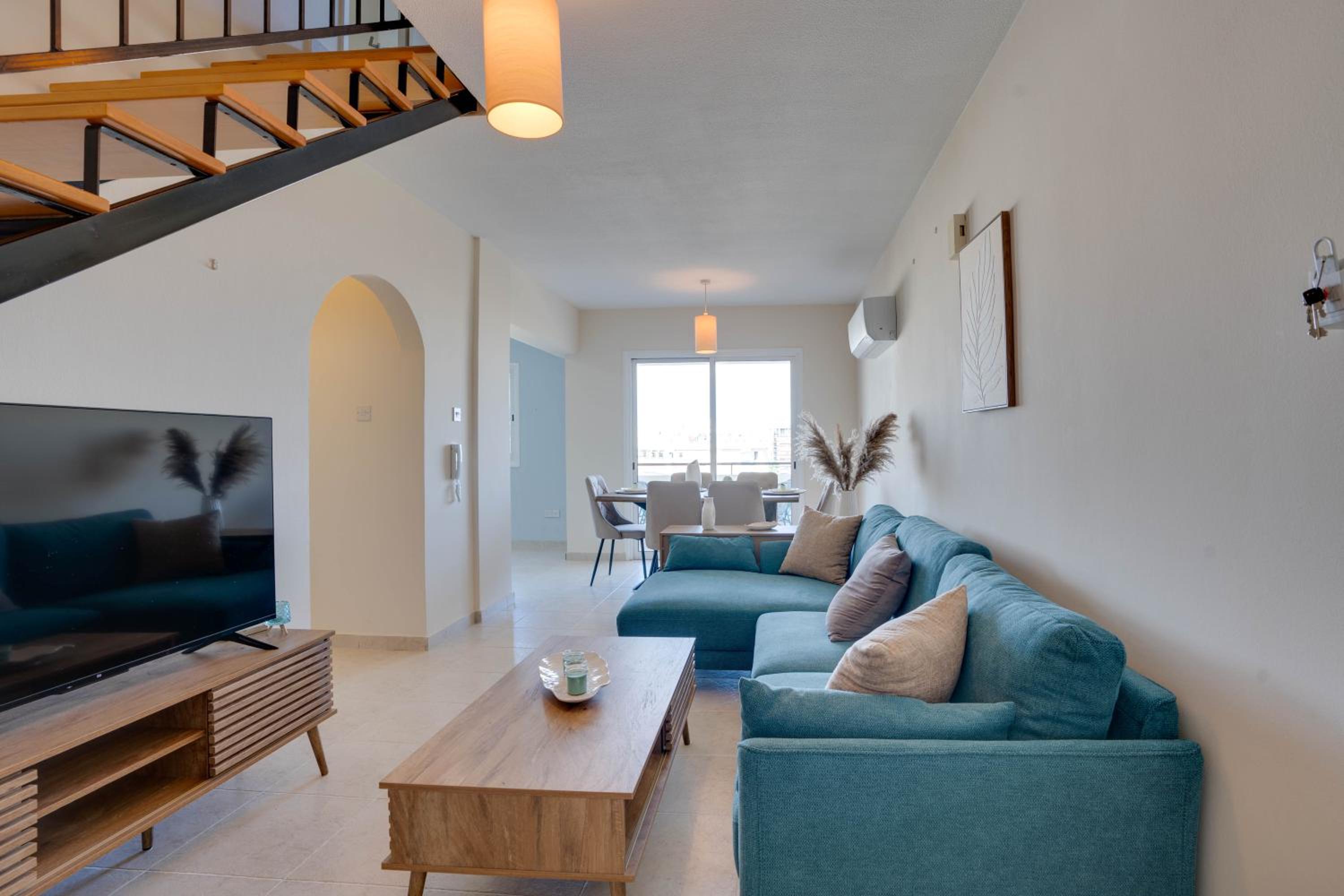 Charming 3-Bed Duplex with Stunning Sea View