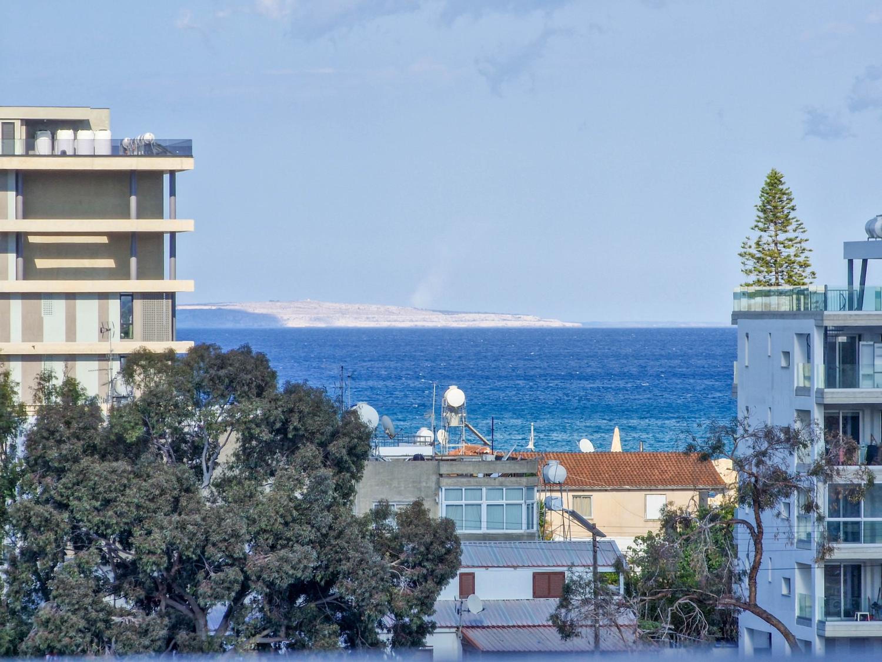 Charming 3-Bed Duplex with Stunning Sea View