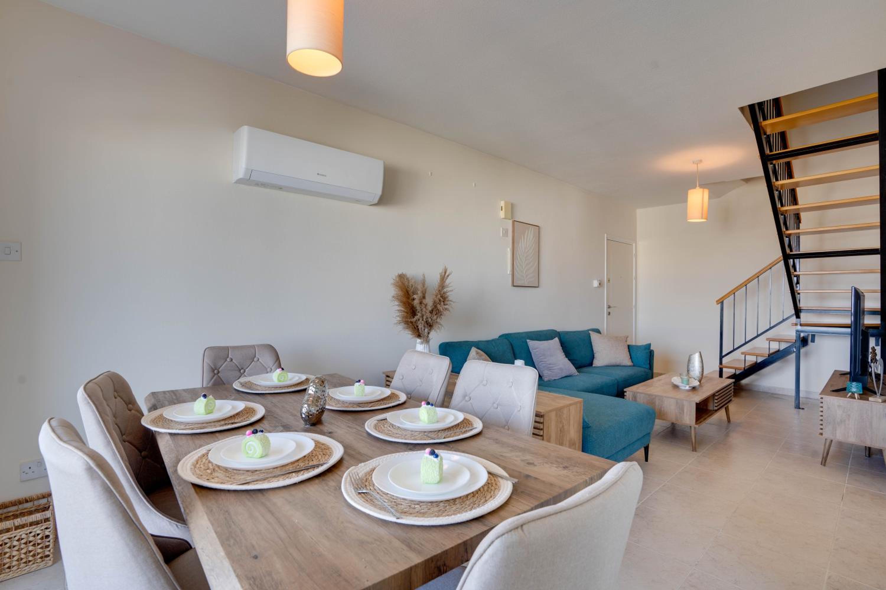 Charming 3-Bed Duplex with Stunning Sea View