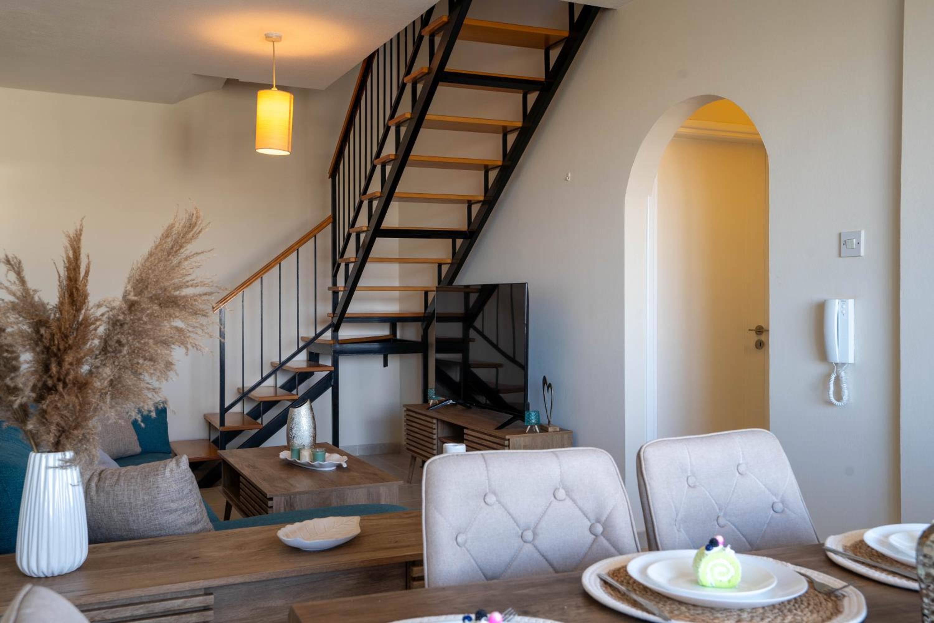 Charming 3-Bed Duplex with Stunning Sea View