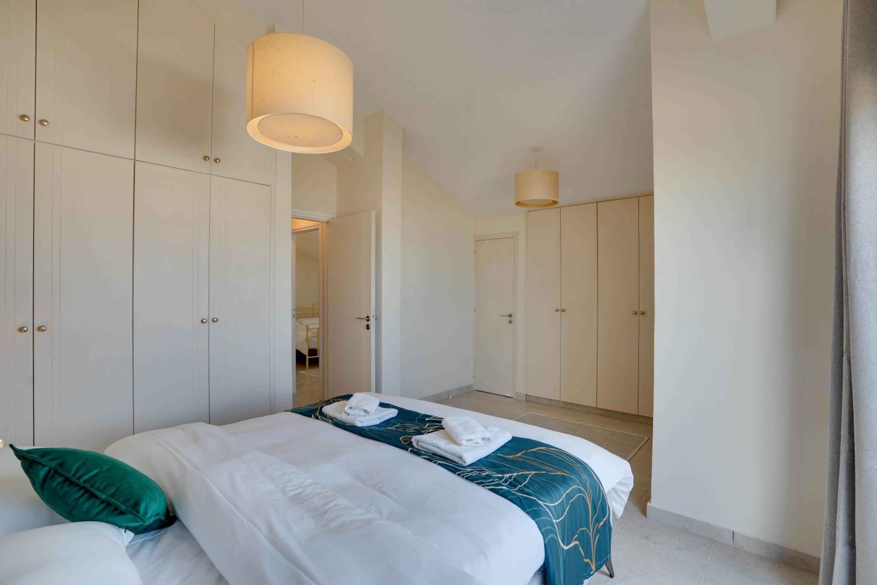 Charming 3-Bed Duplex with Stunning Sea View