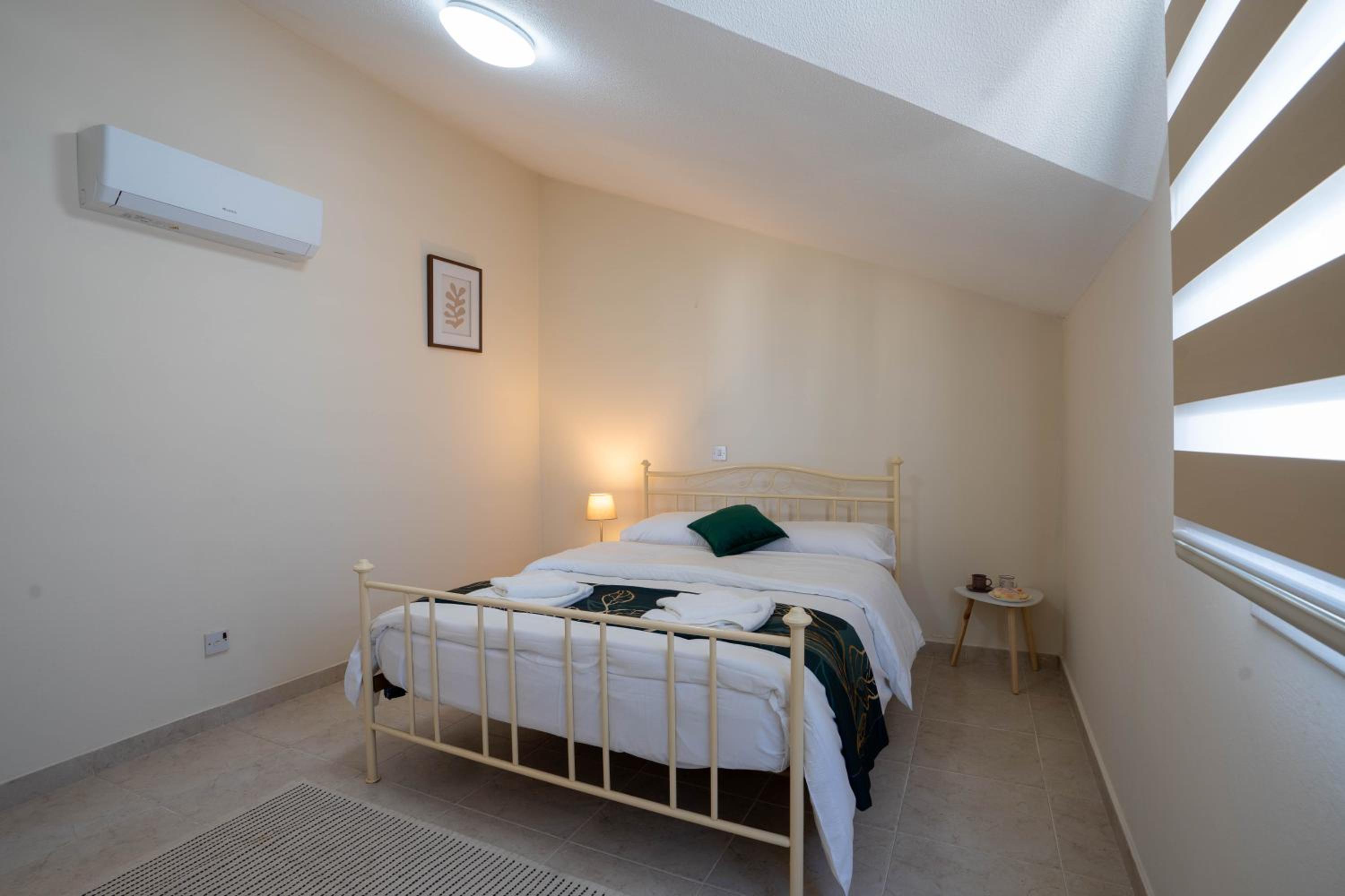 Charming 3-Bed Duplex with Stunning Sea View