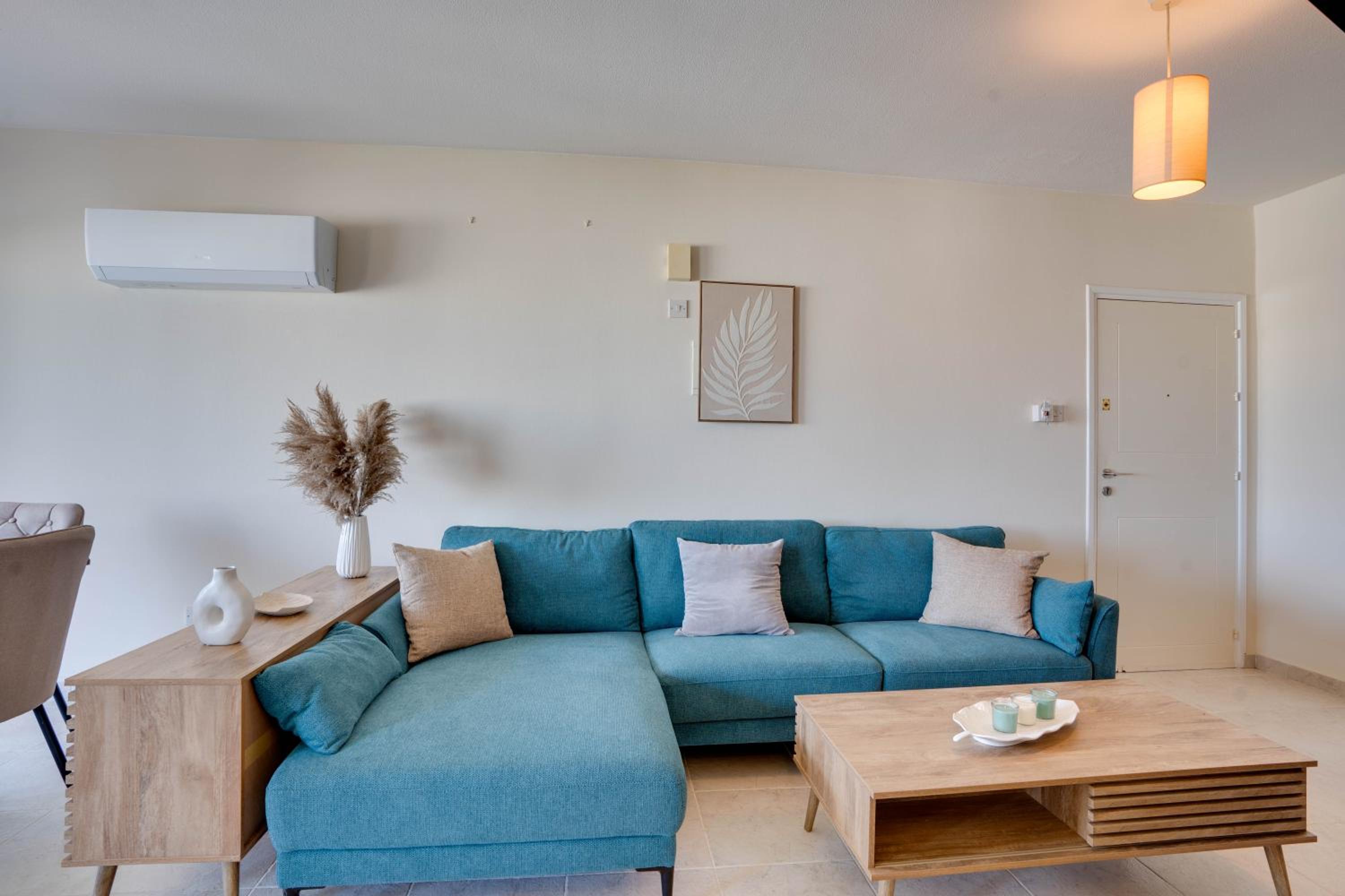 Charming 3-Bed Duplex with Stunning Sea View