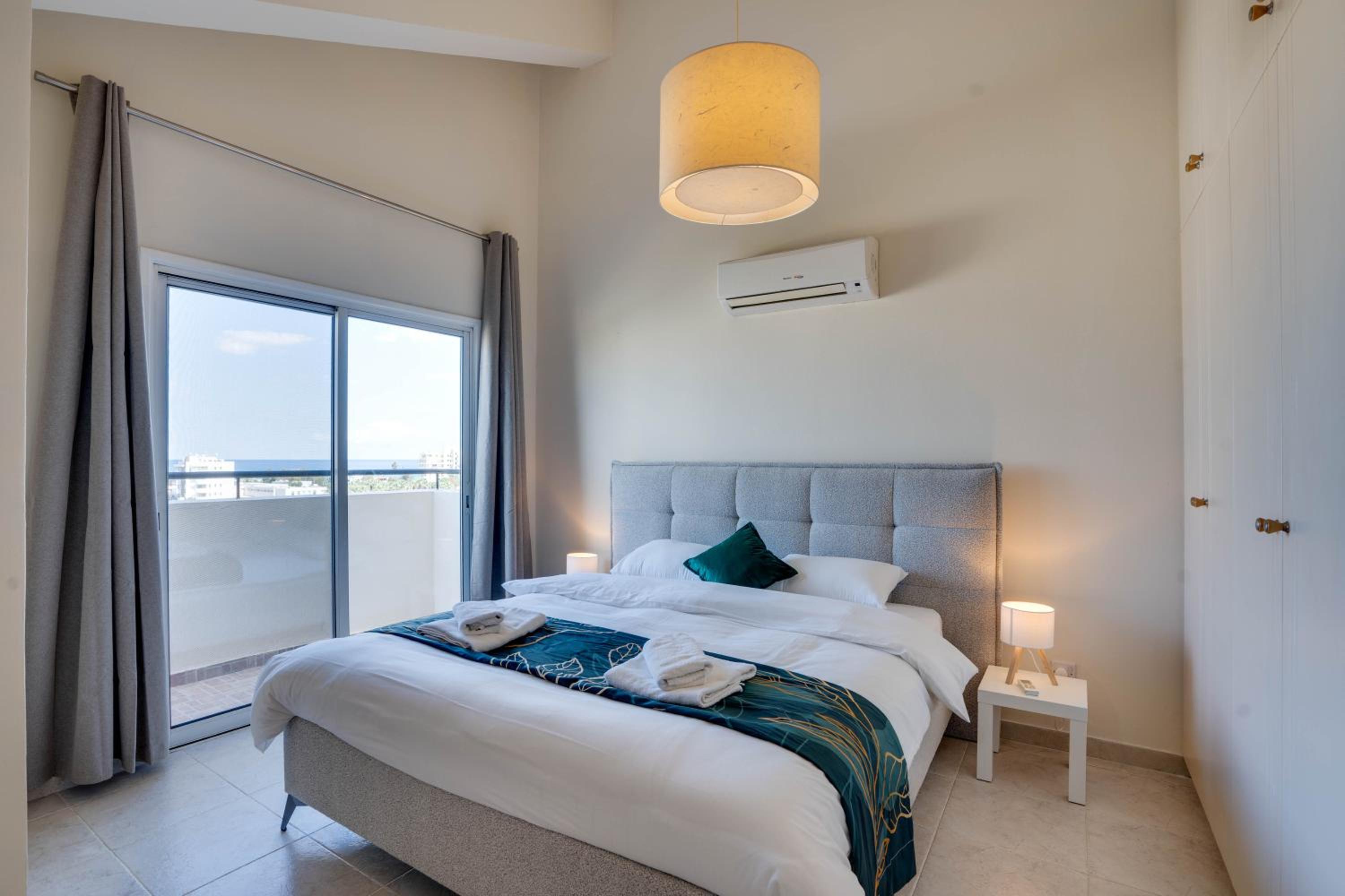 Charming 3-Bed Duplex with Stunning Sea View