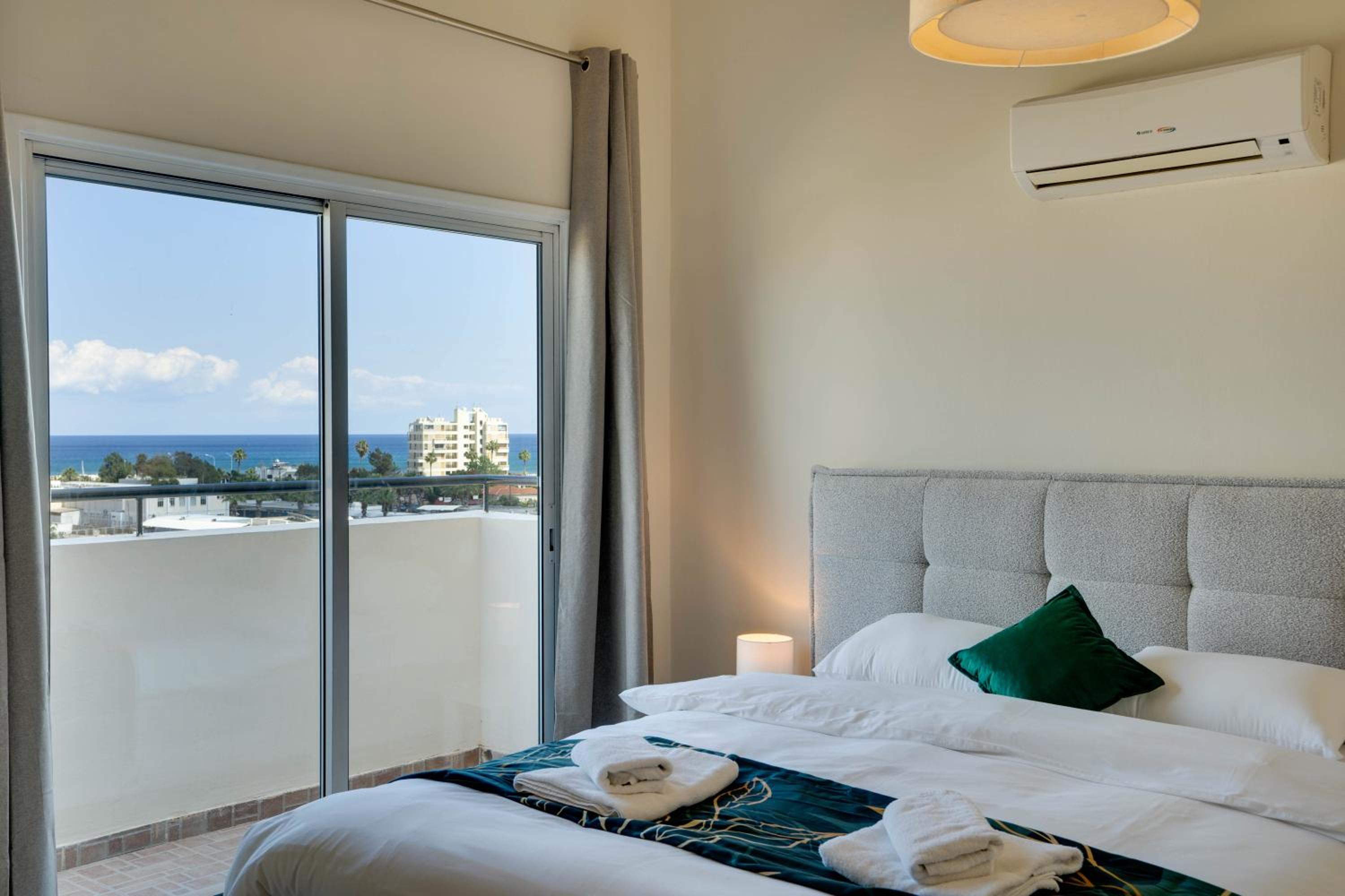 Charming 3-Bed Duplex with Stunning Sea View