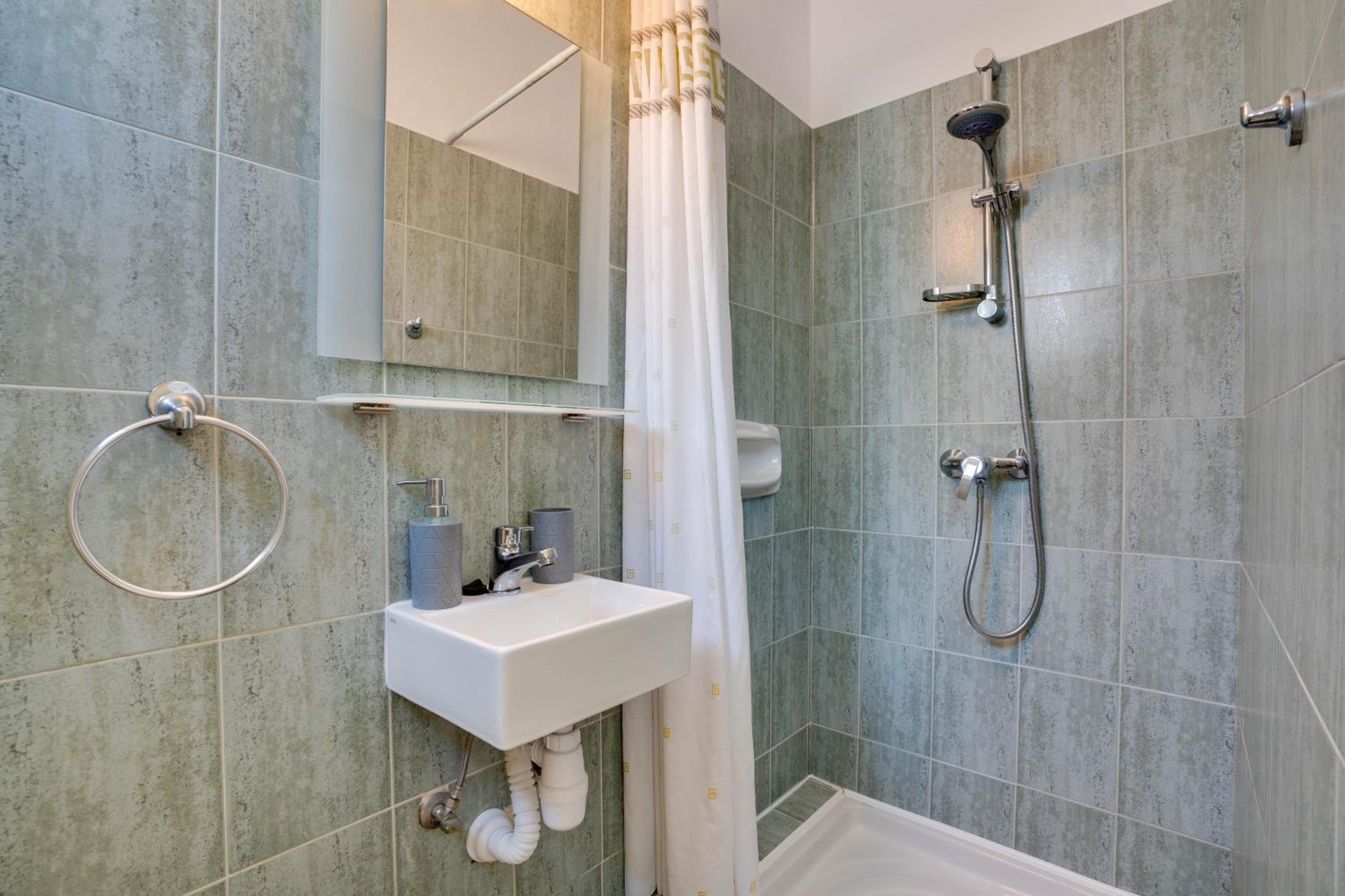 Charming 3-Bed Duplex with Stunning Sea View