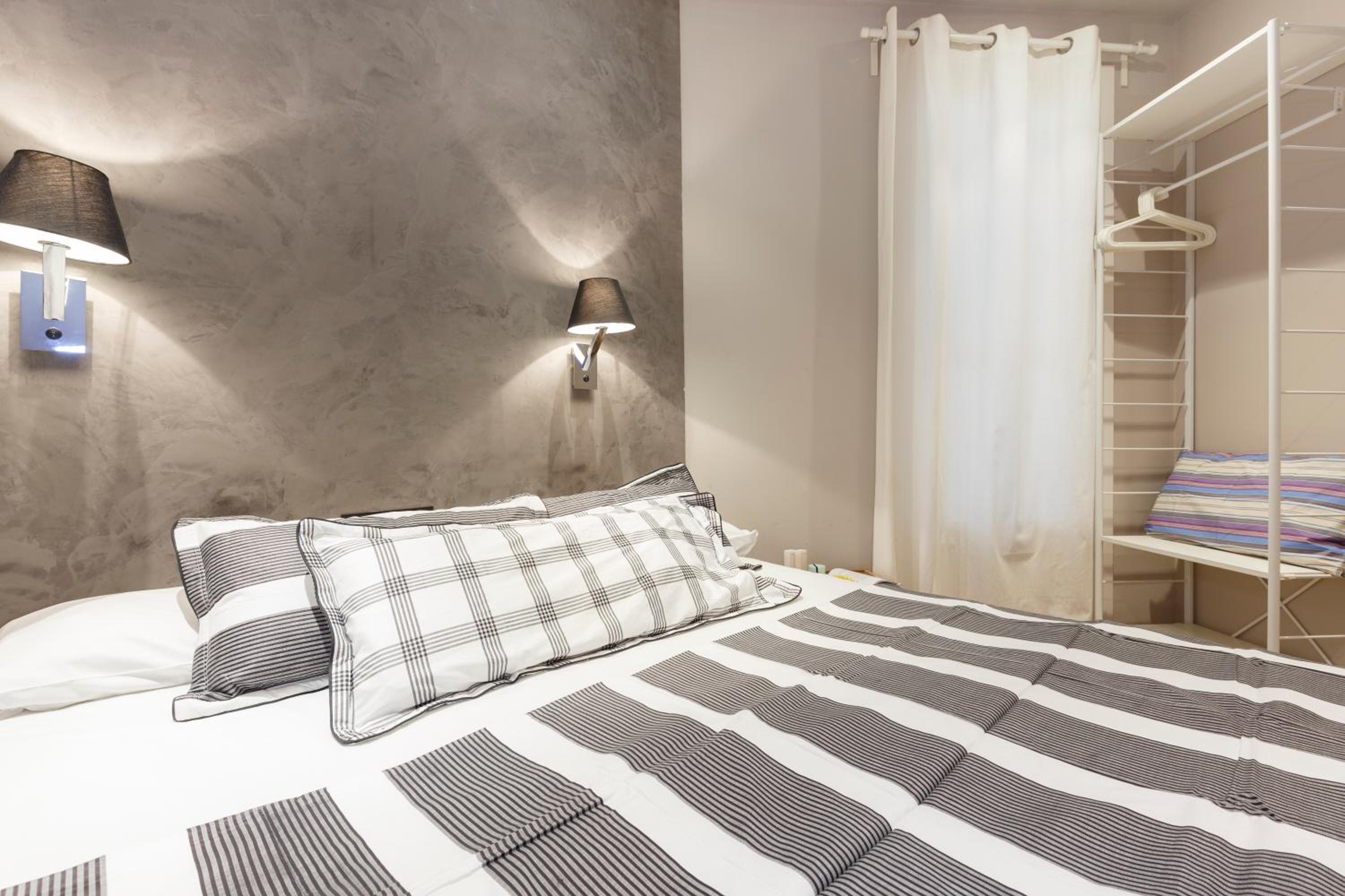 AinB Eixample-Miro Apartments