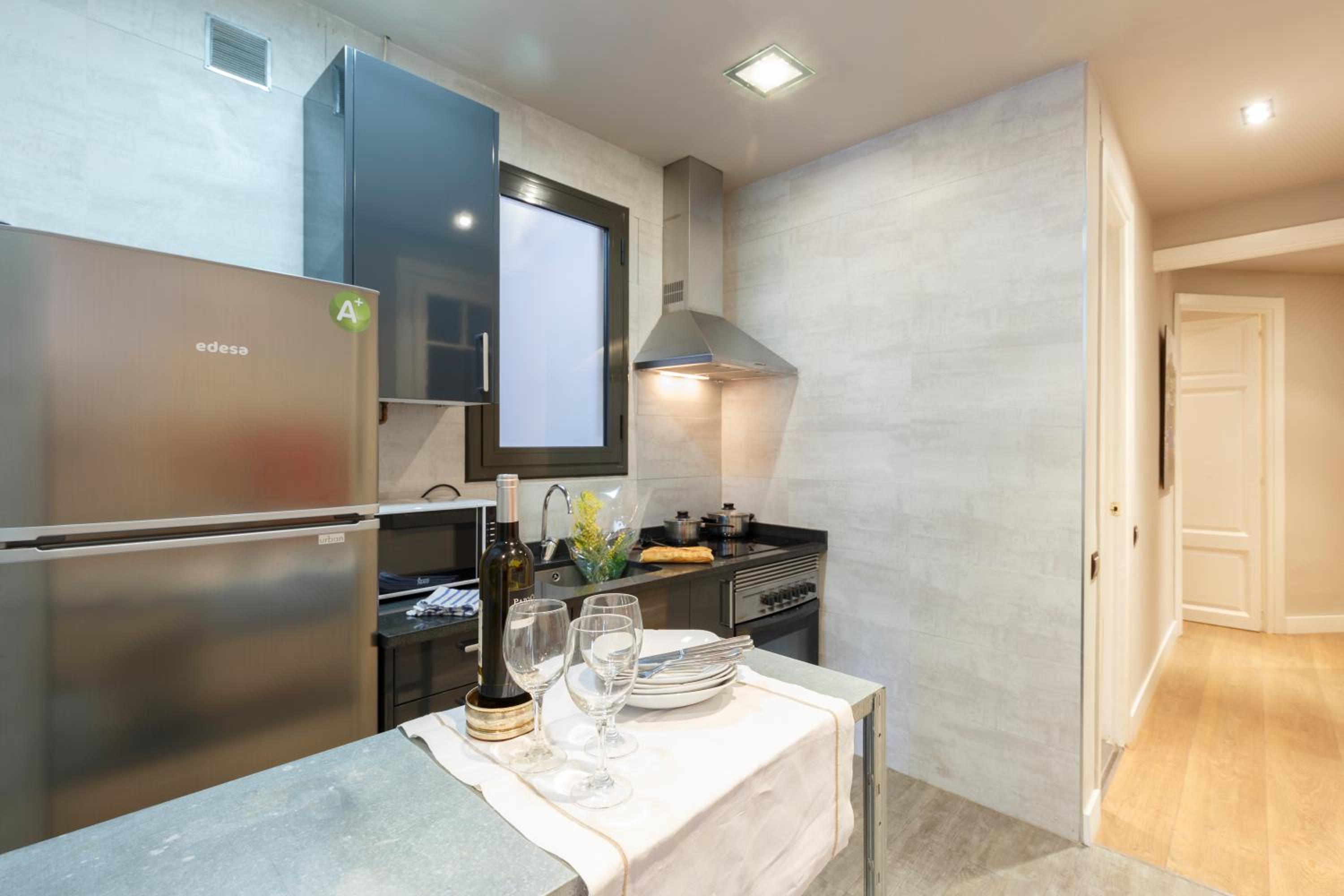 AinB Eixample-Miro Apartments