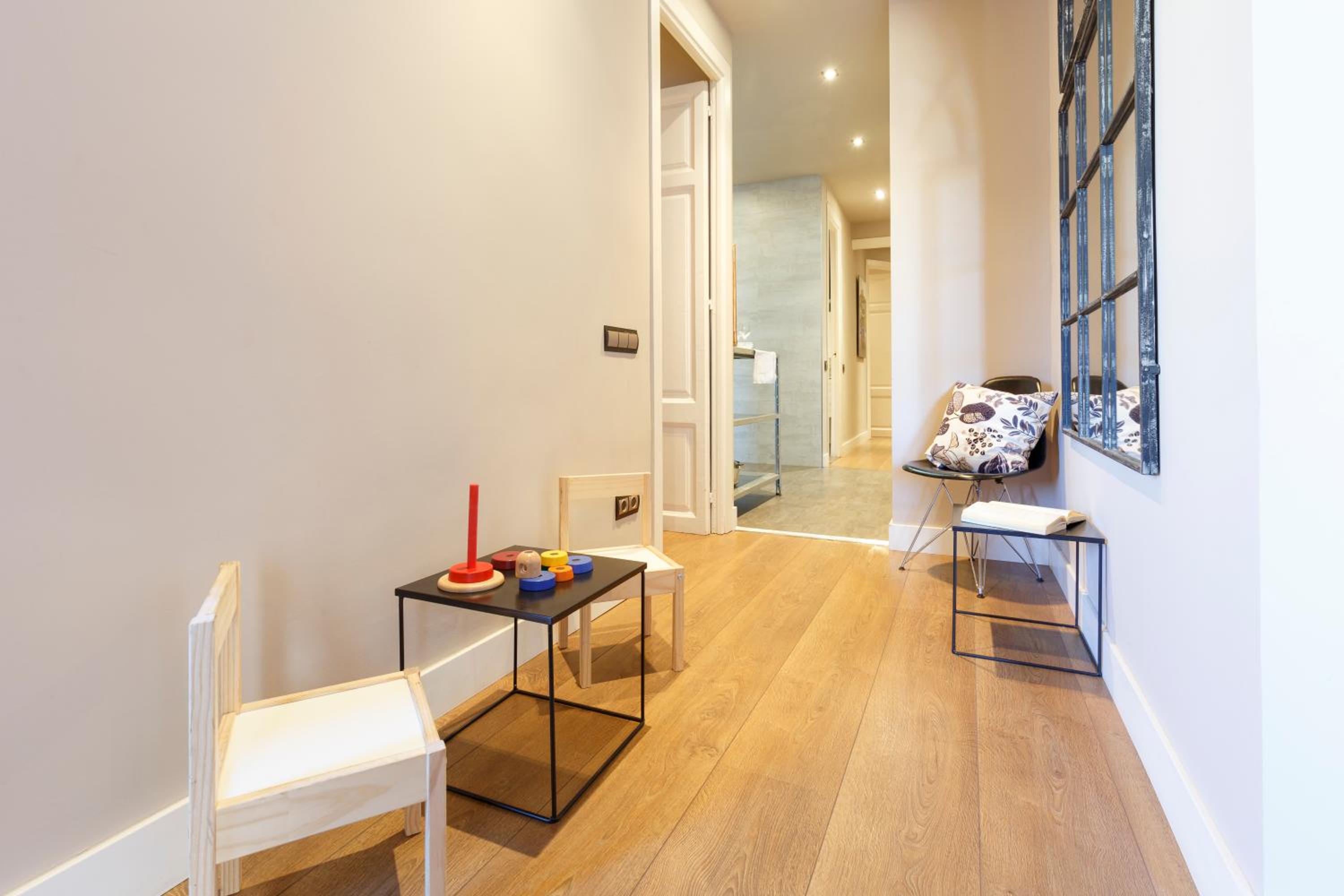 AinB Eixample-Miro Apartments
