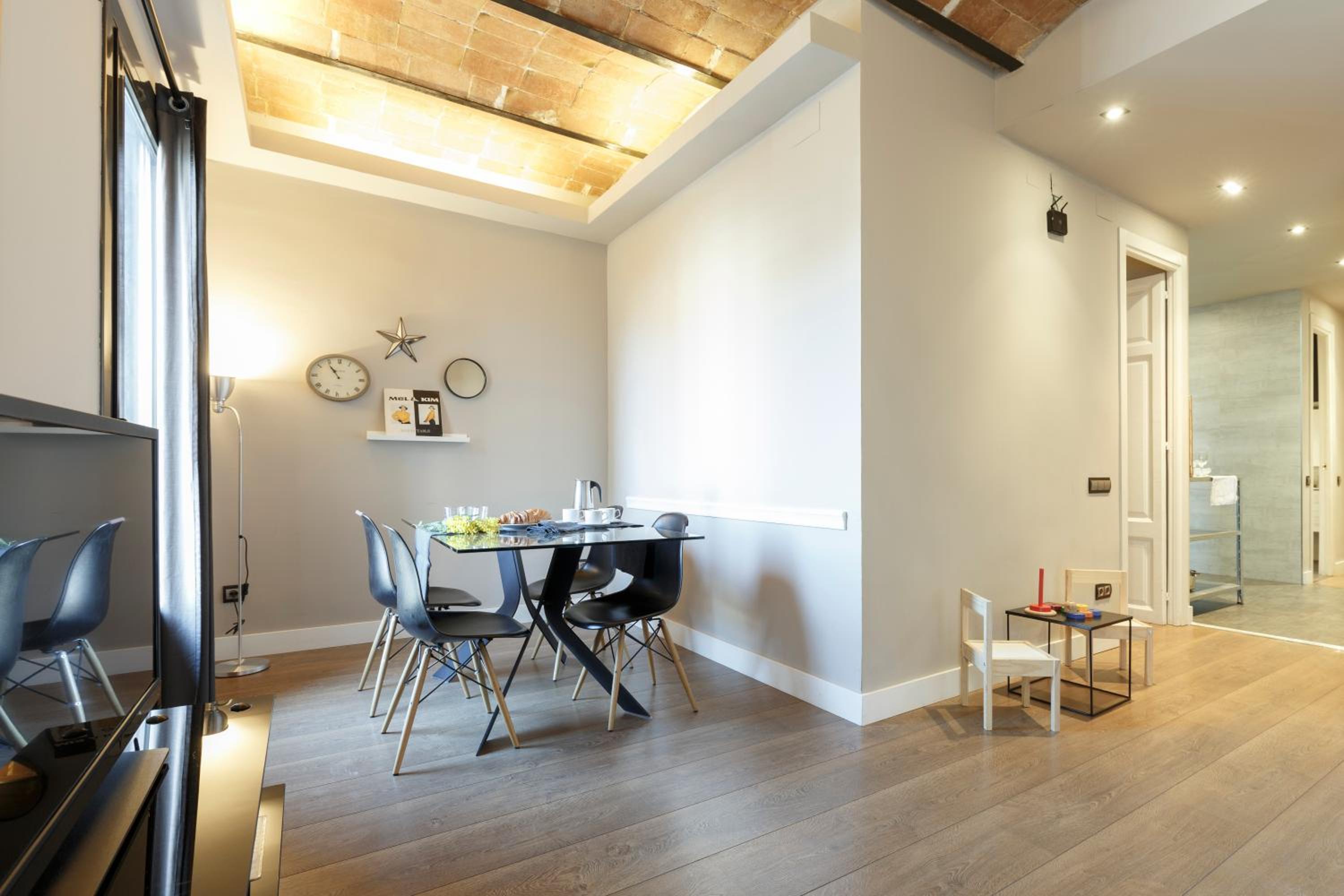 AinB Eixample-Miro Apartments