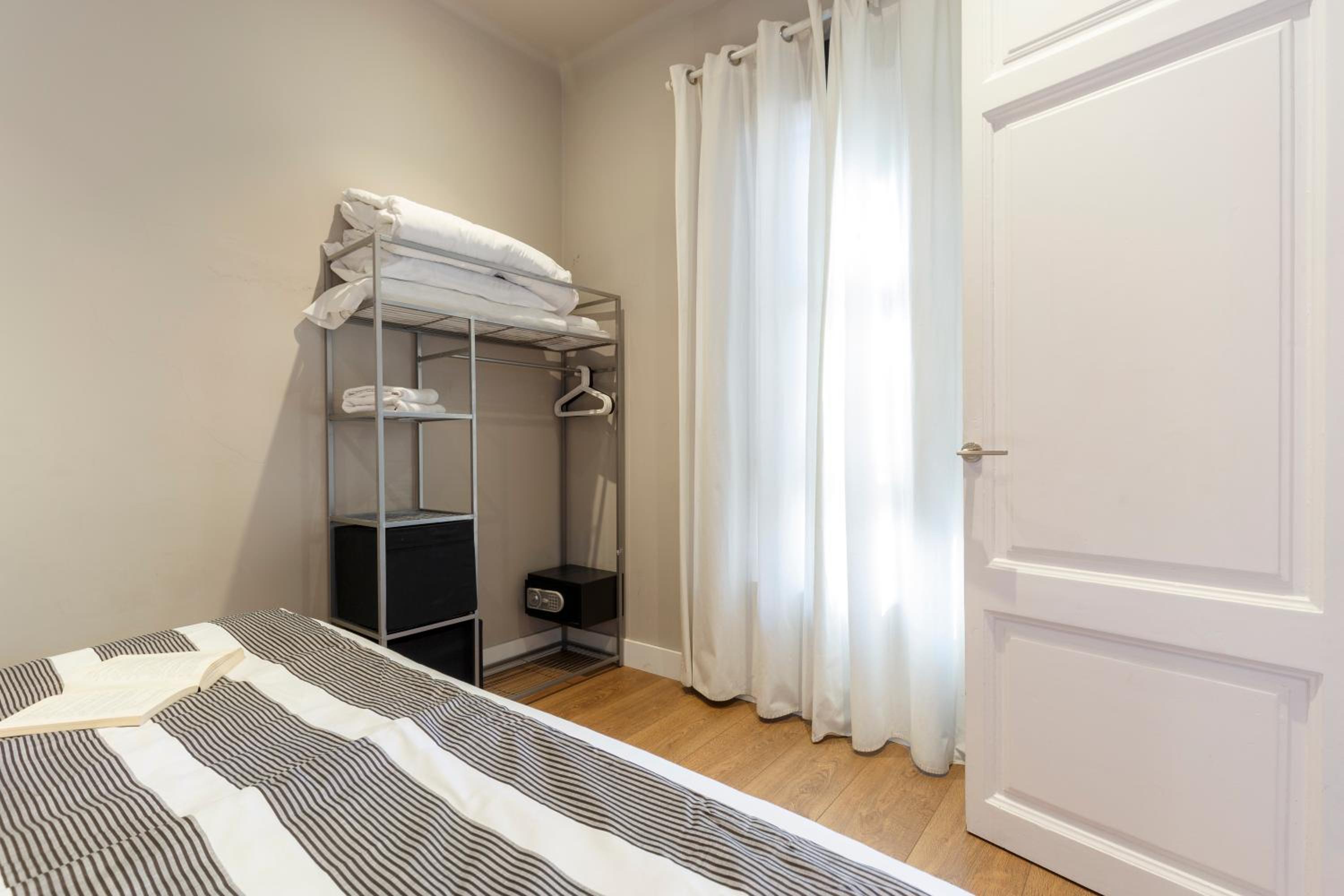 AinB Eixample-Miro Apartments