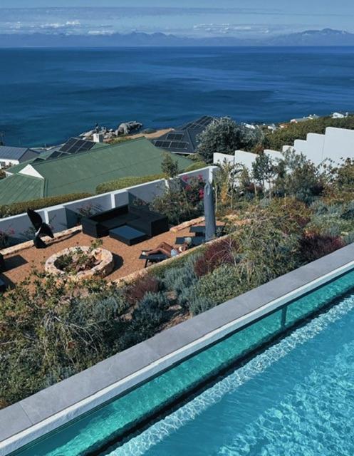 Luxury Surfer's Corner Suite with Ocean Views
