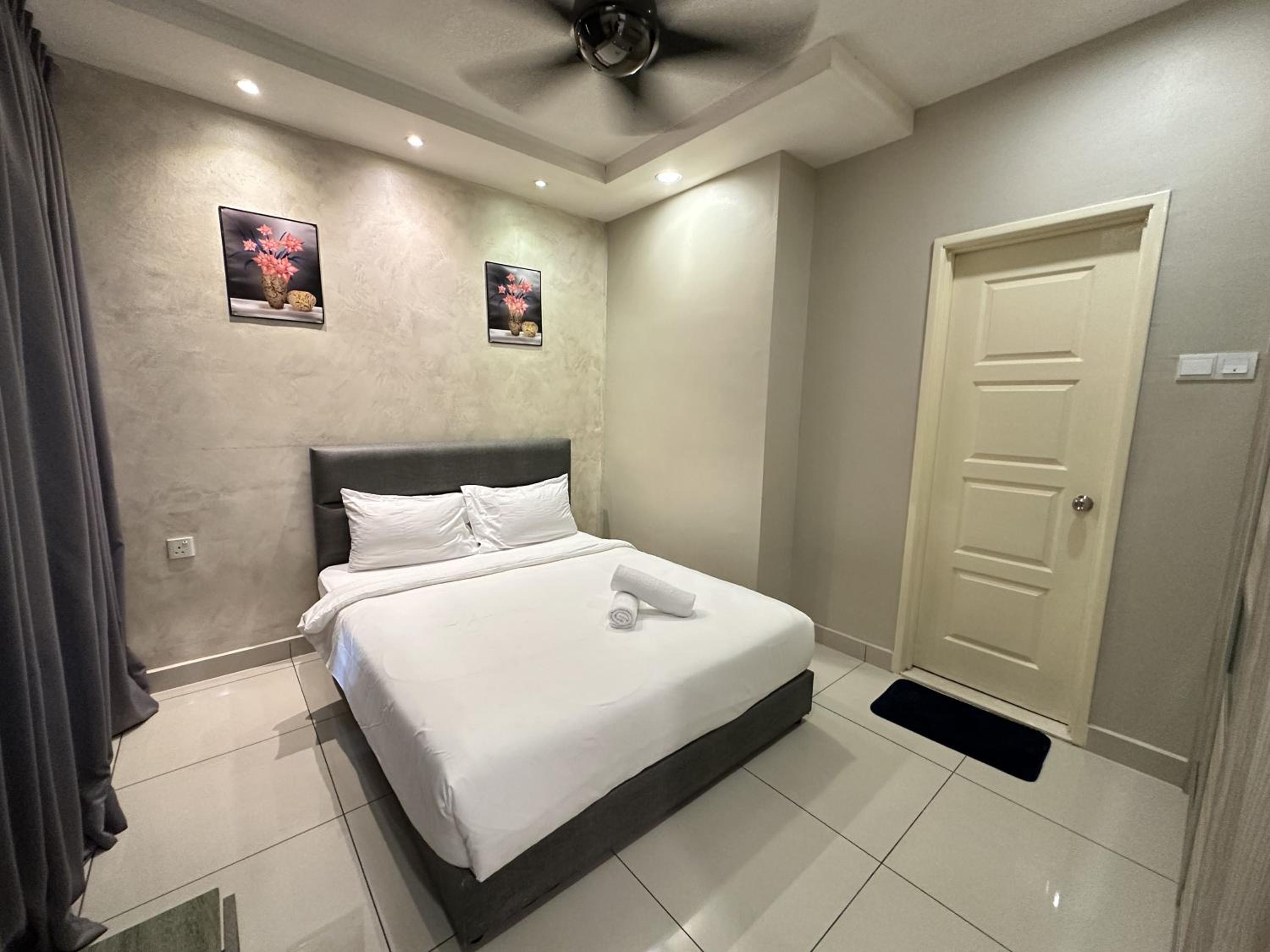 High-Floor Seaview Modern Suite 2BR Condo Next to Gurney & Georgetown Mansion one 26