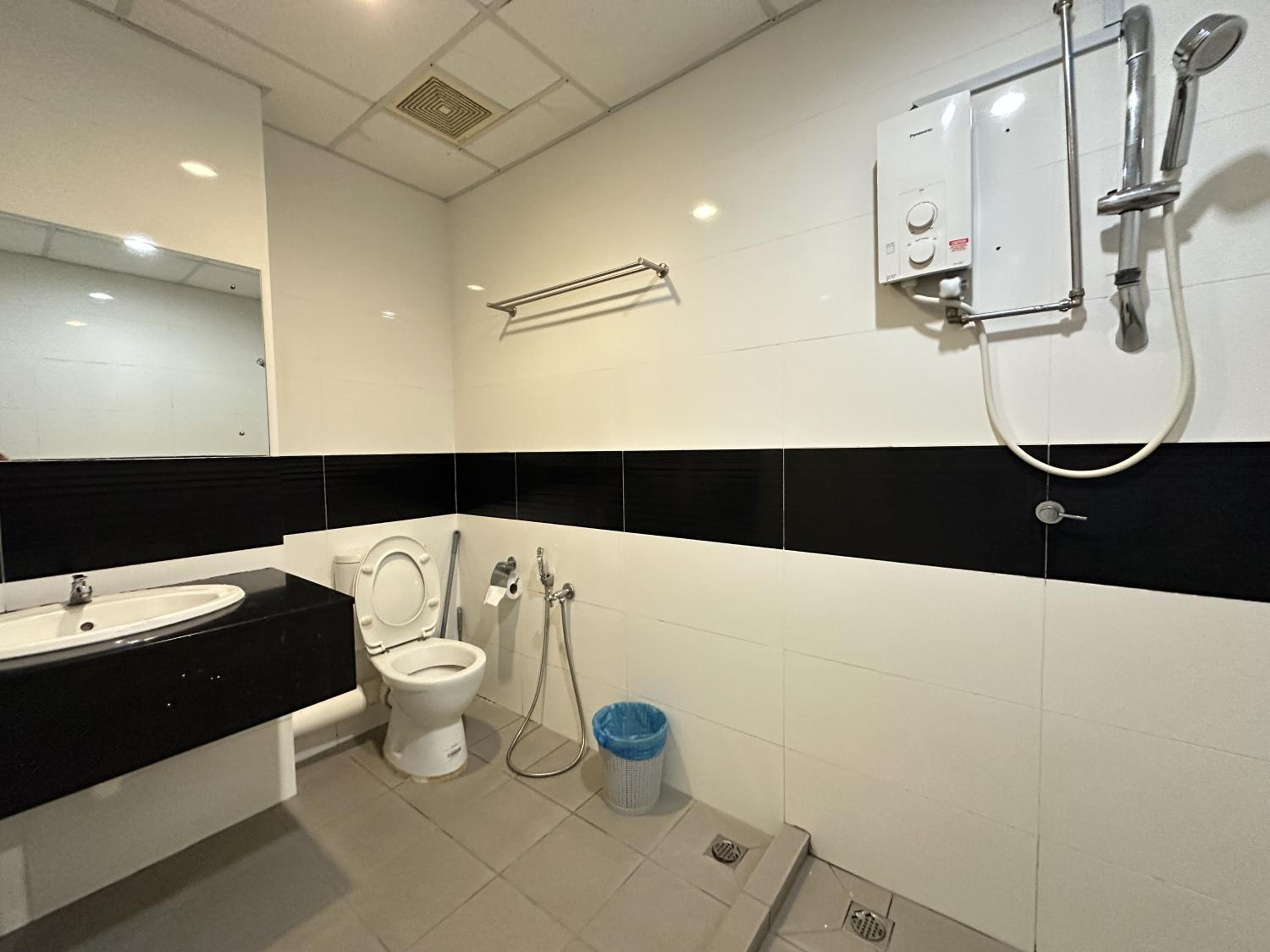 High-Floor Seaview Modern Suite 2BR Condo Next to Gurney & Georgetown Mansion one 26