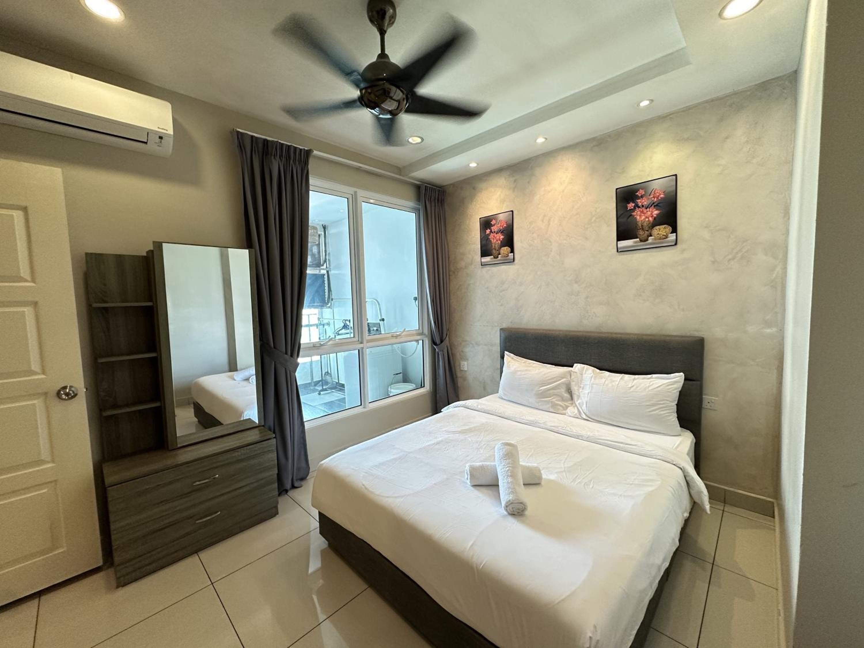 High-Floor Seaview Modern Suite 2BR Condo Next to Gurney & Georgetown Mansion one 26
