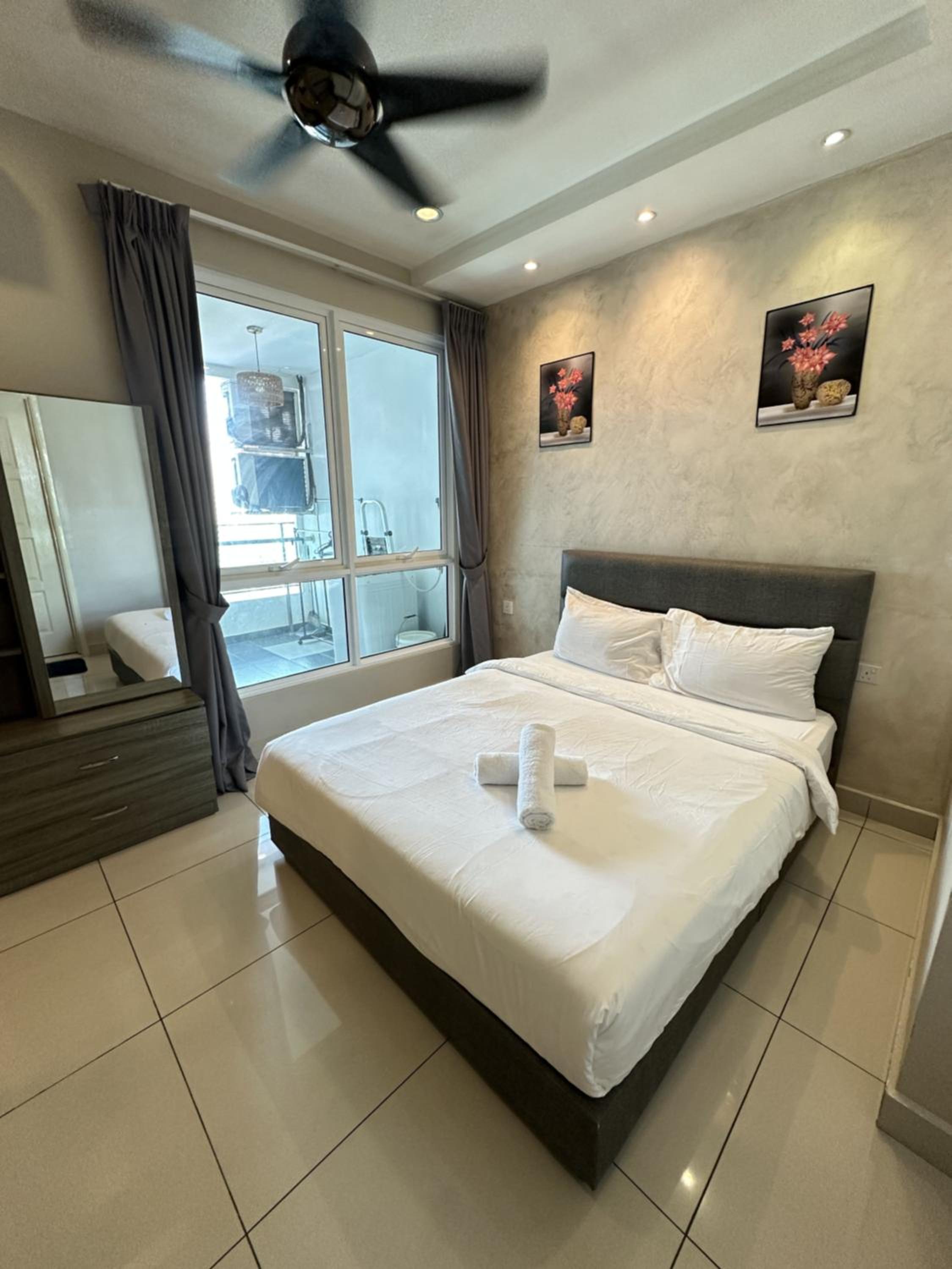 High-Floor Seaview Modern Suite 2BR Condo Next to Gurney & Georgetown Mansion one 26
