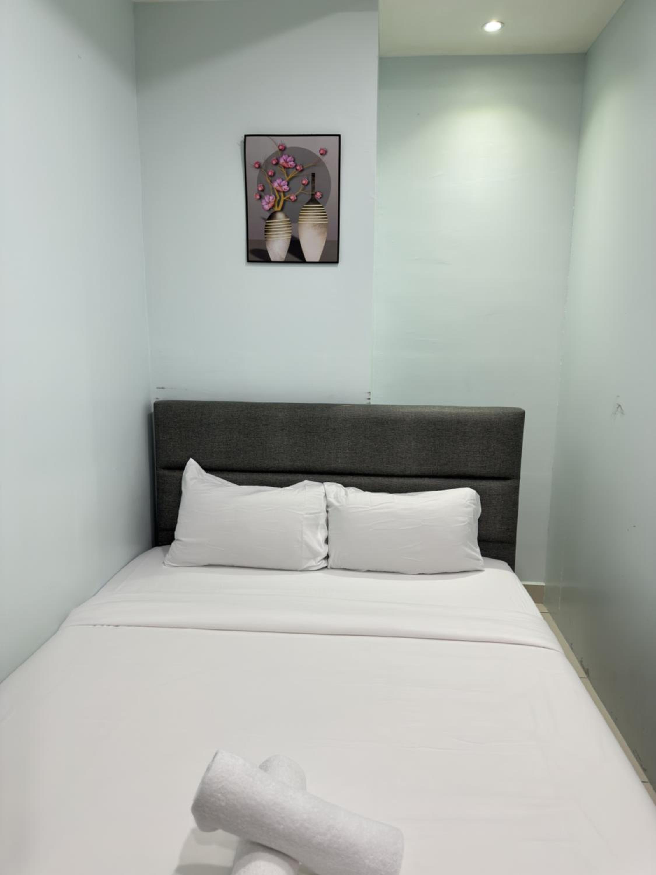 High-Floor Seaview Modern Suite 2BR Condo Next to Gurney & Georgetown Mansion one 26