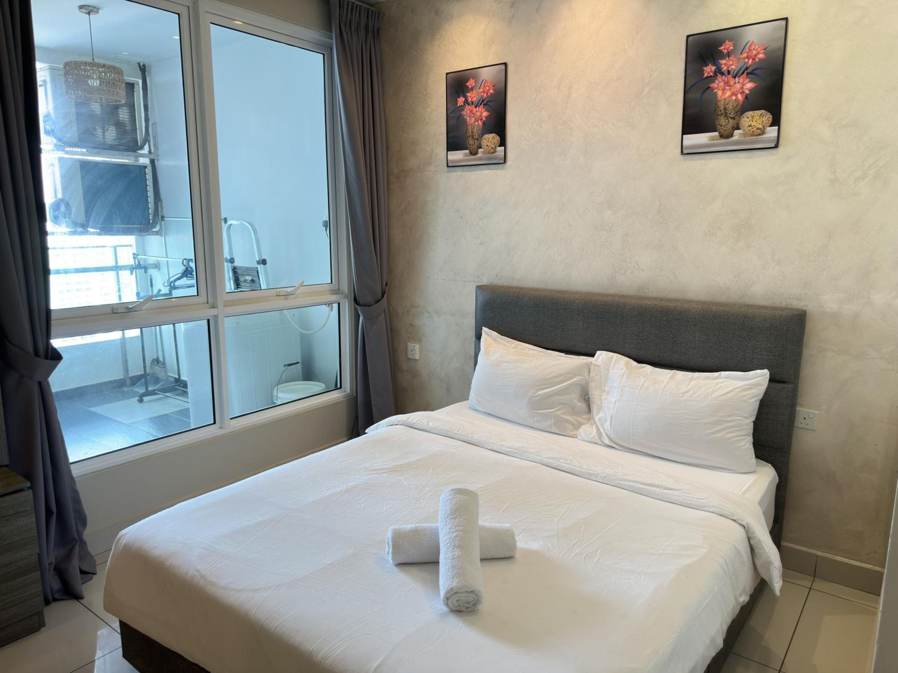 High-Floor Seaview Modern Suite 2BR Condo Next to Gurney & Georgetown Mansion one 26