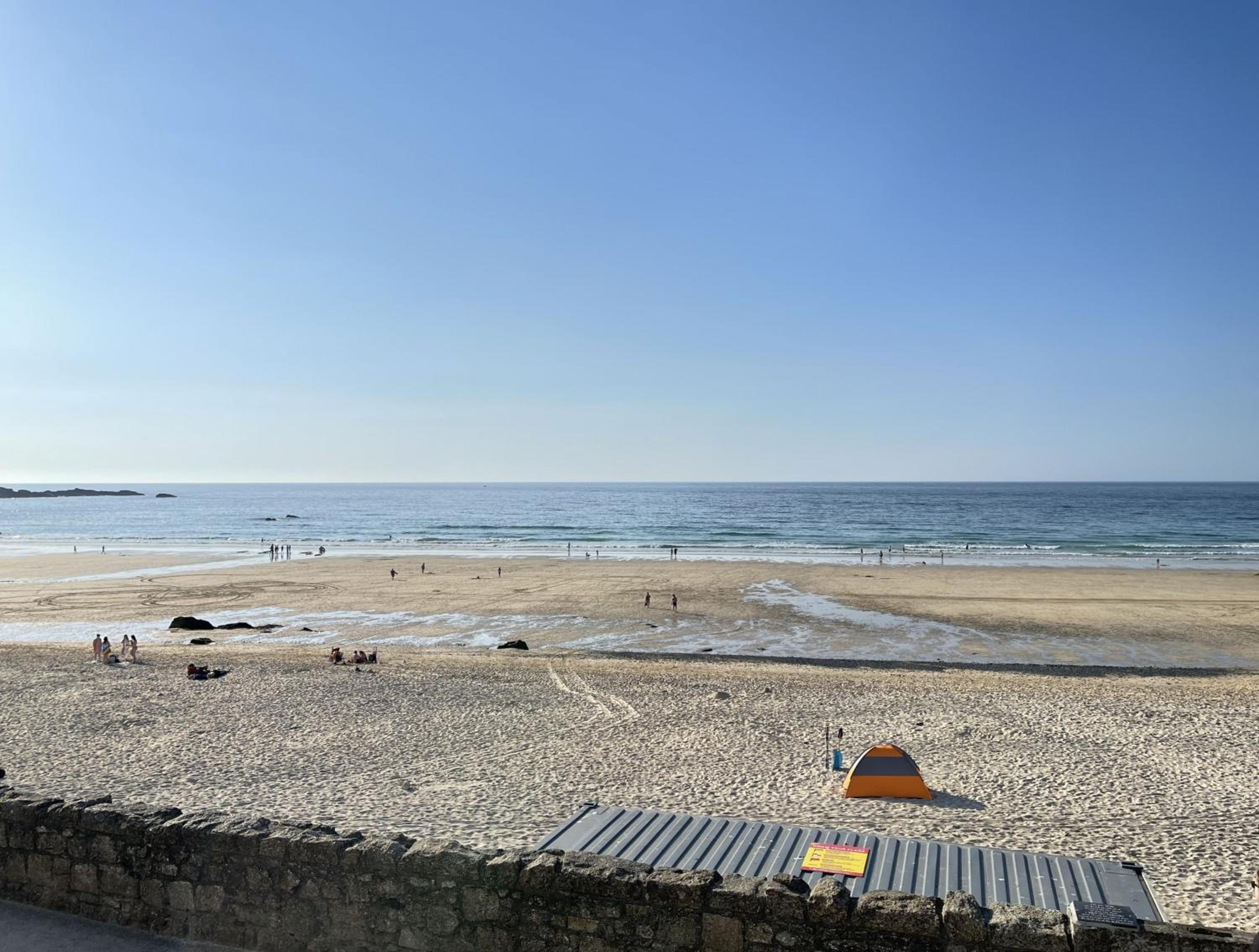 4 Crusoes - beachside apartment