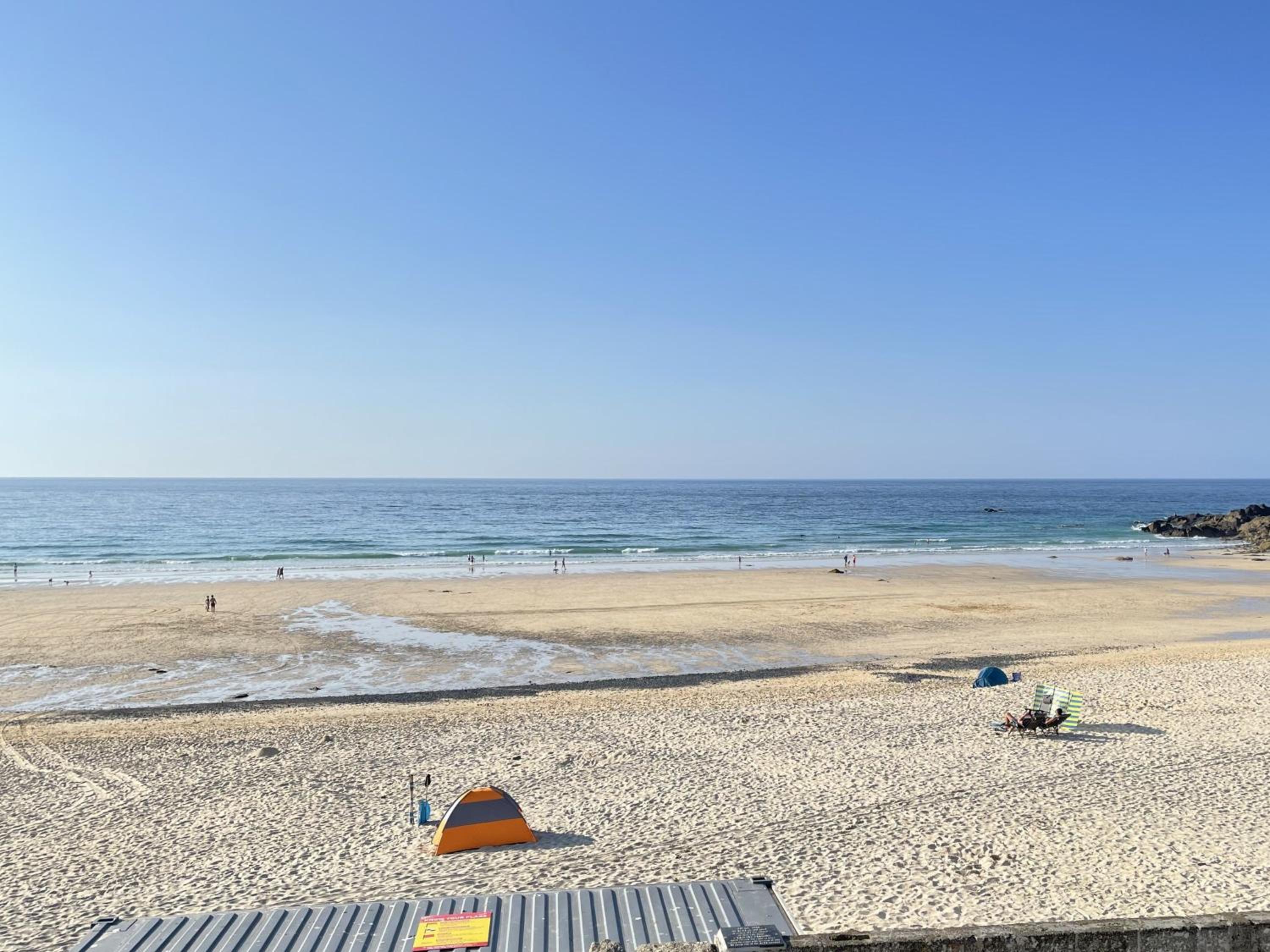 4 Crusoes - beachside apartment
