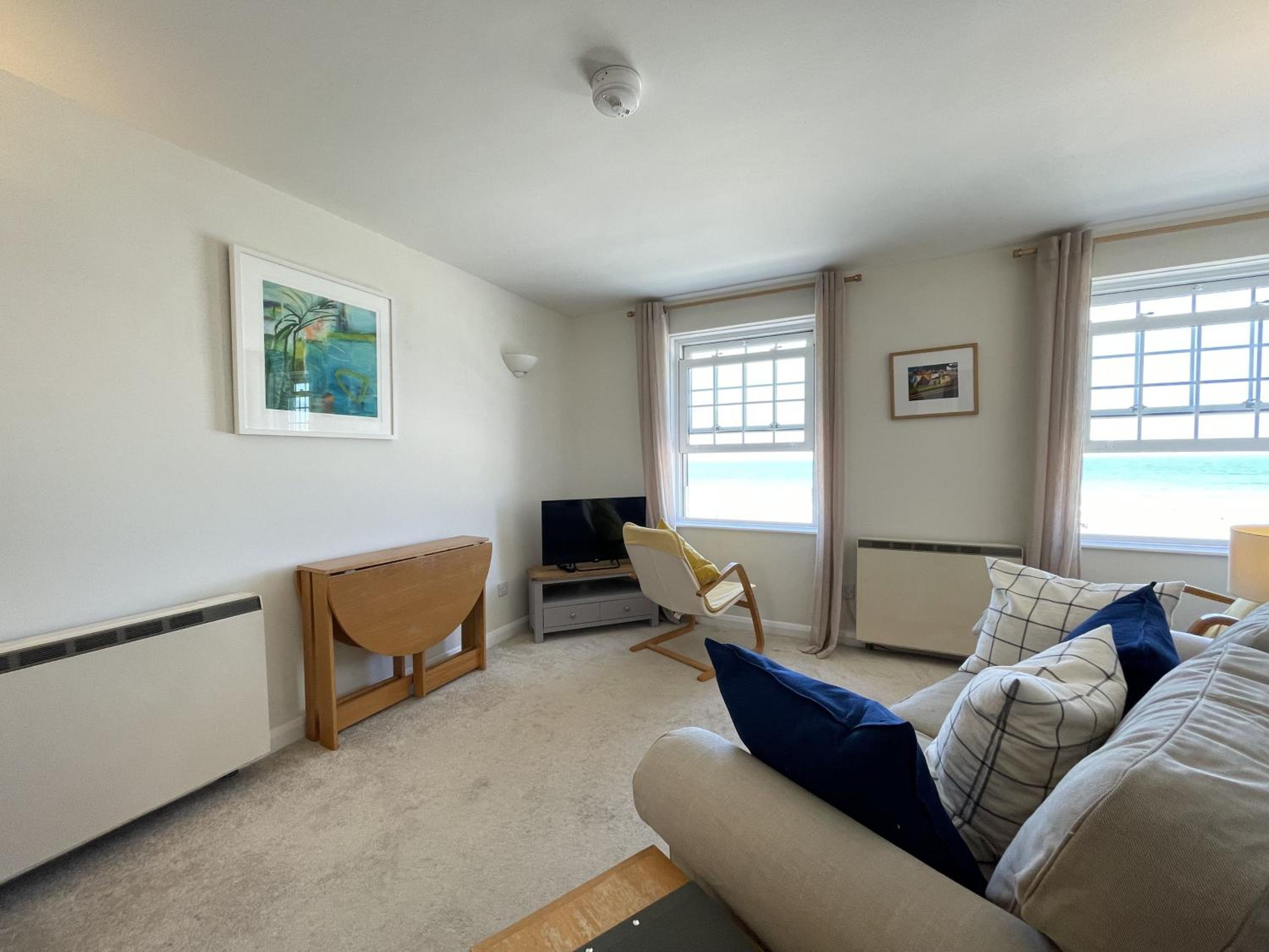 4 Crusoes - beachside apartment
