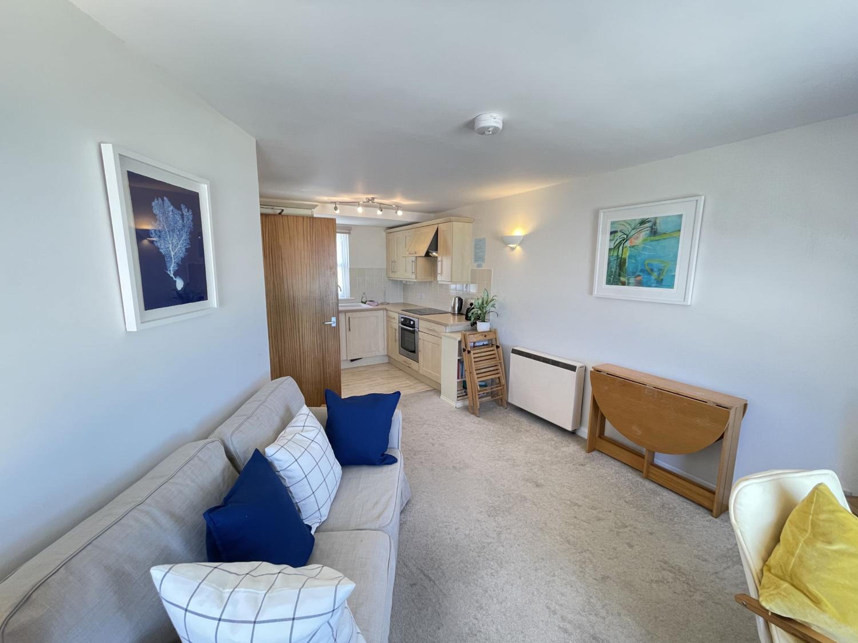 4 Crusoes - beachside apartment