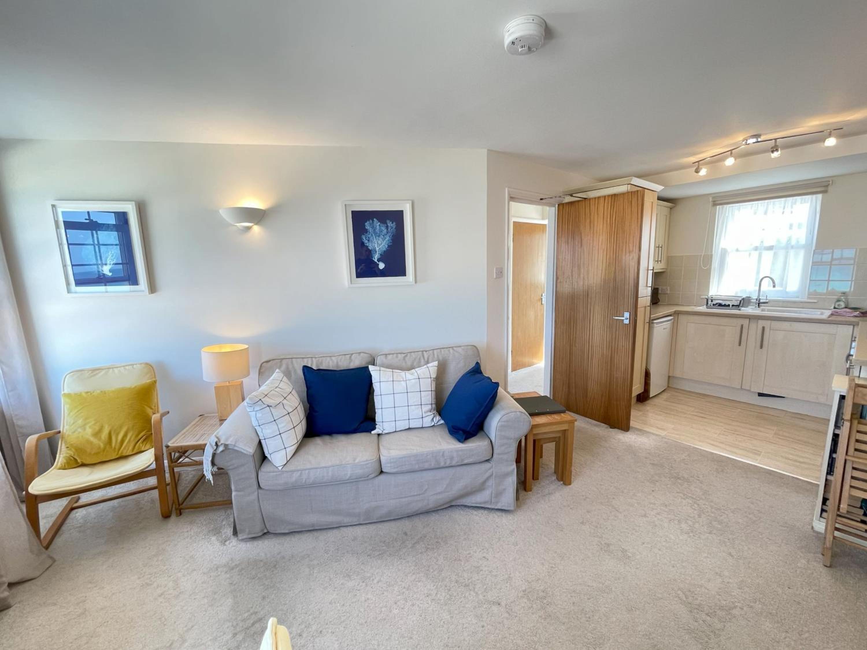 4 Crusoes - beachside apartment