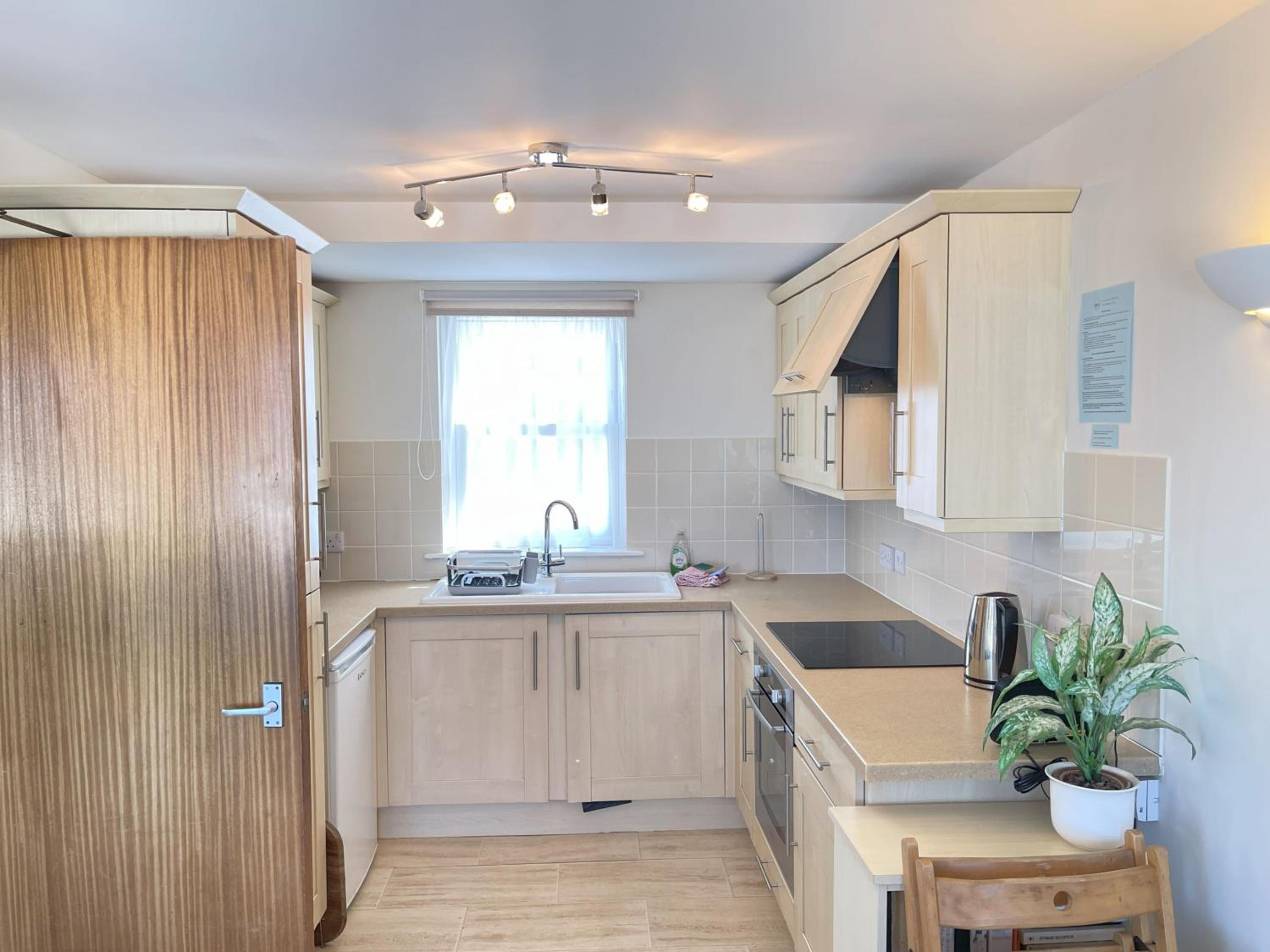 4 Crusoes - beachside apartment