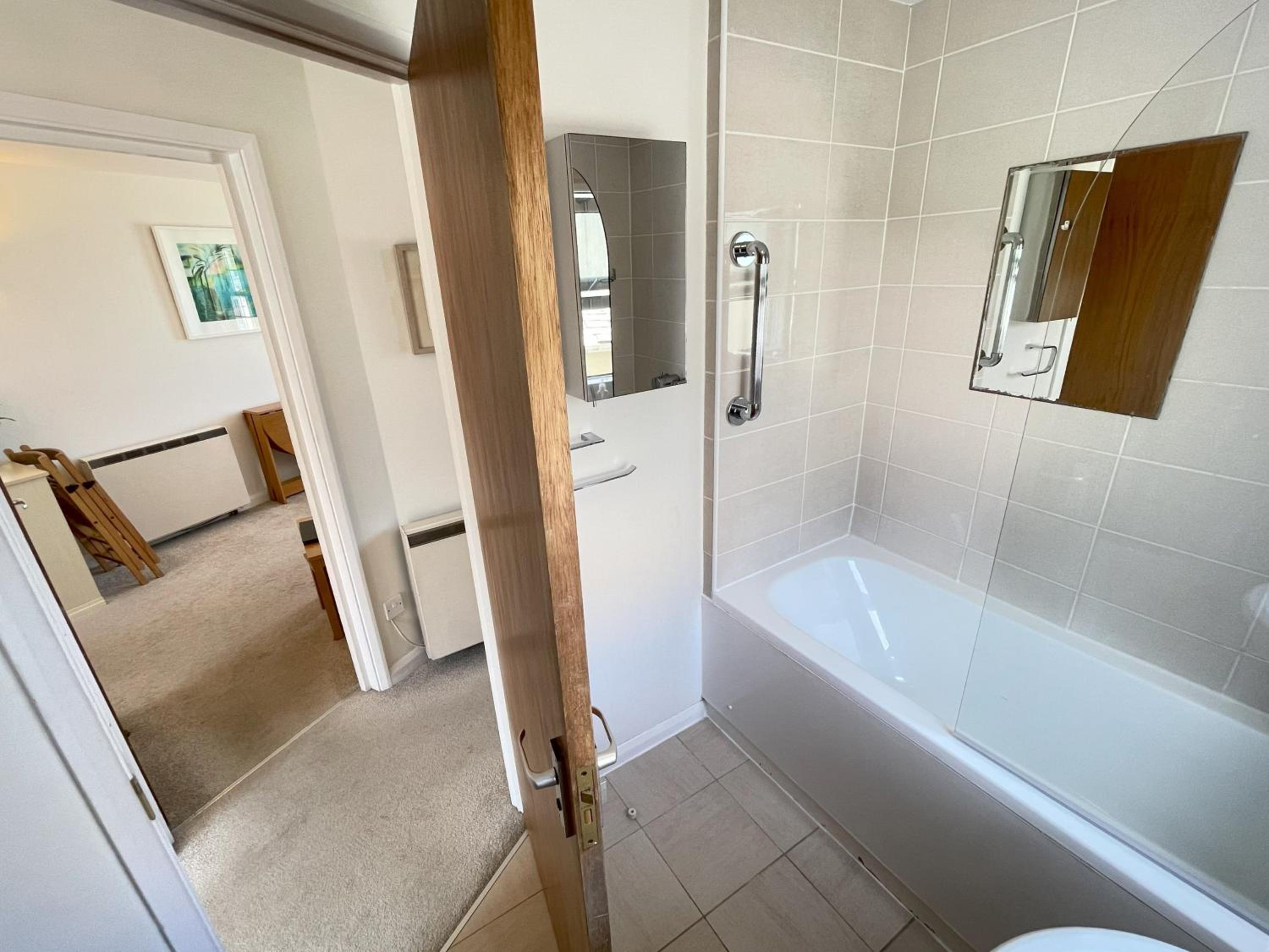 4 Crusoes - beachside apartment