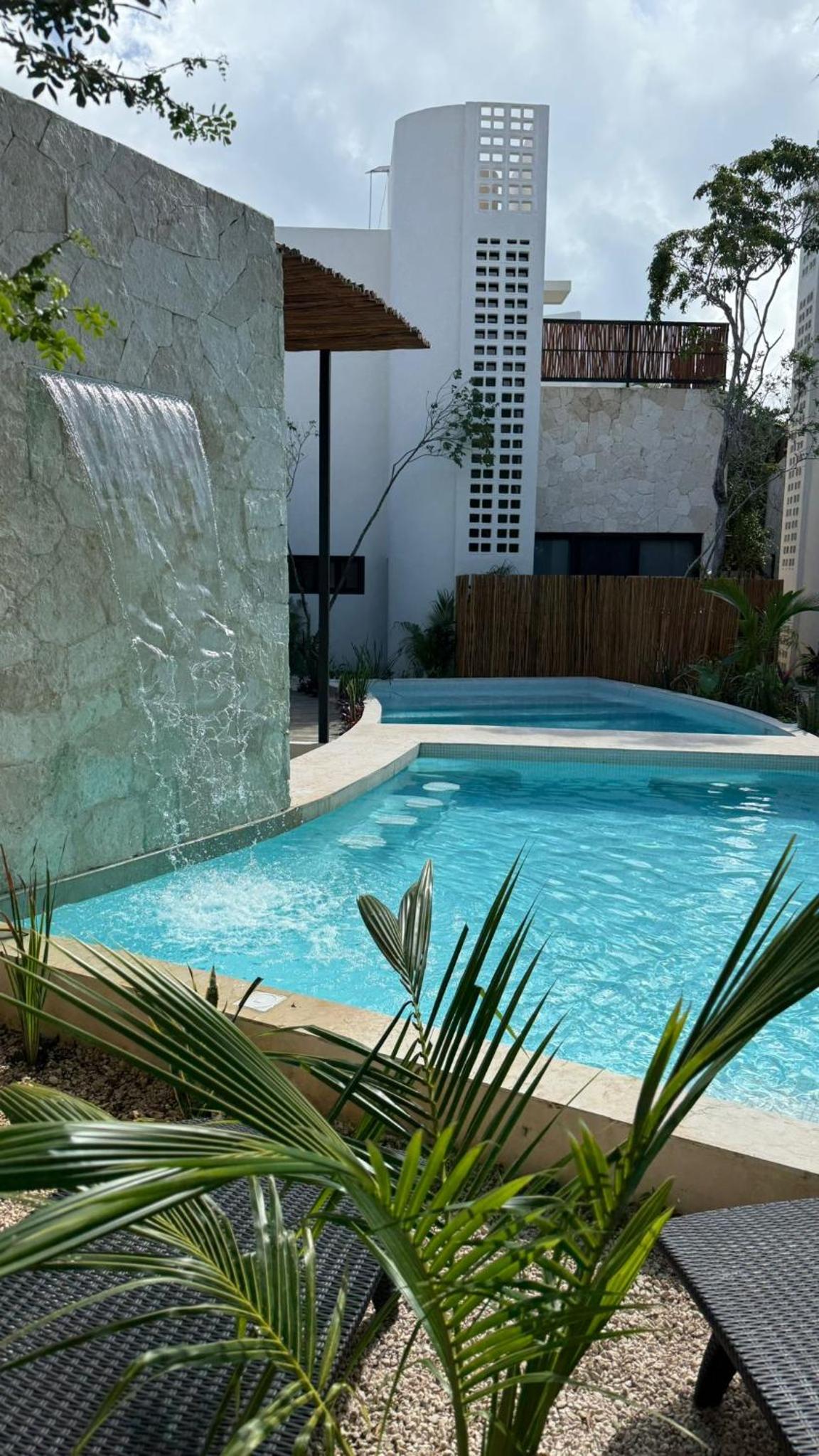 Ocean Breeze Villa - A few steps from the beach!