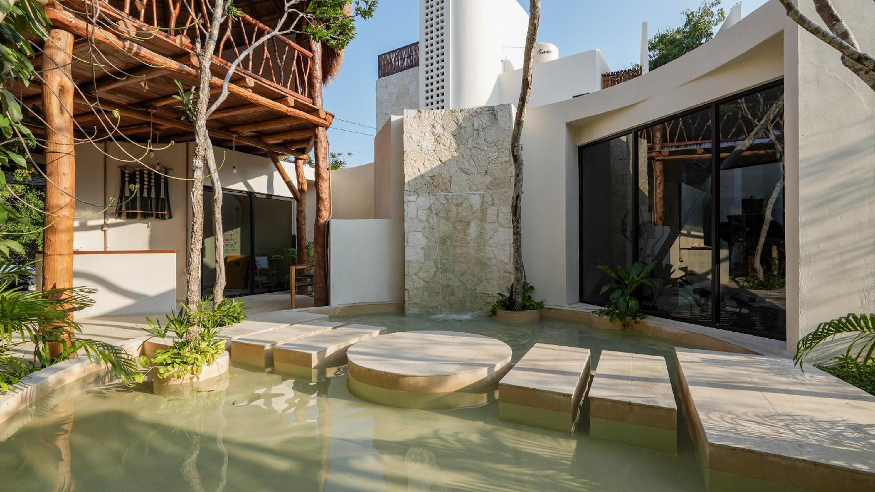 Ocean Breeze Villa - A few steps from the beach!