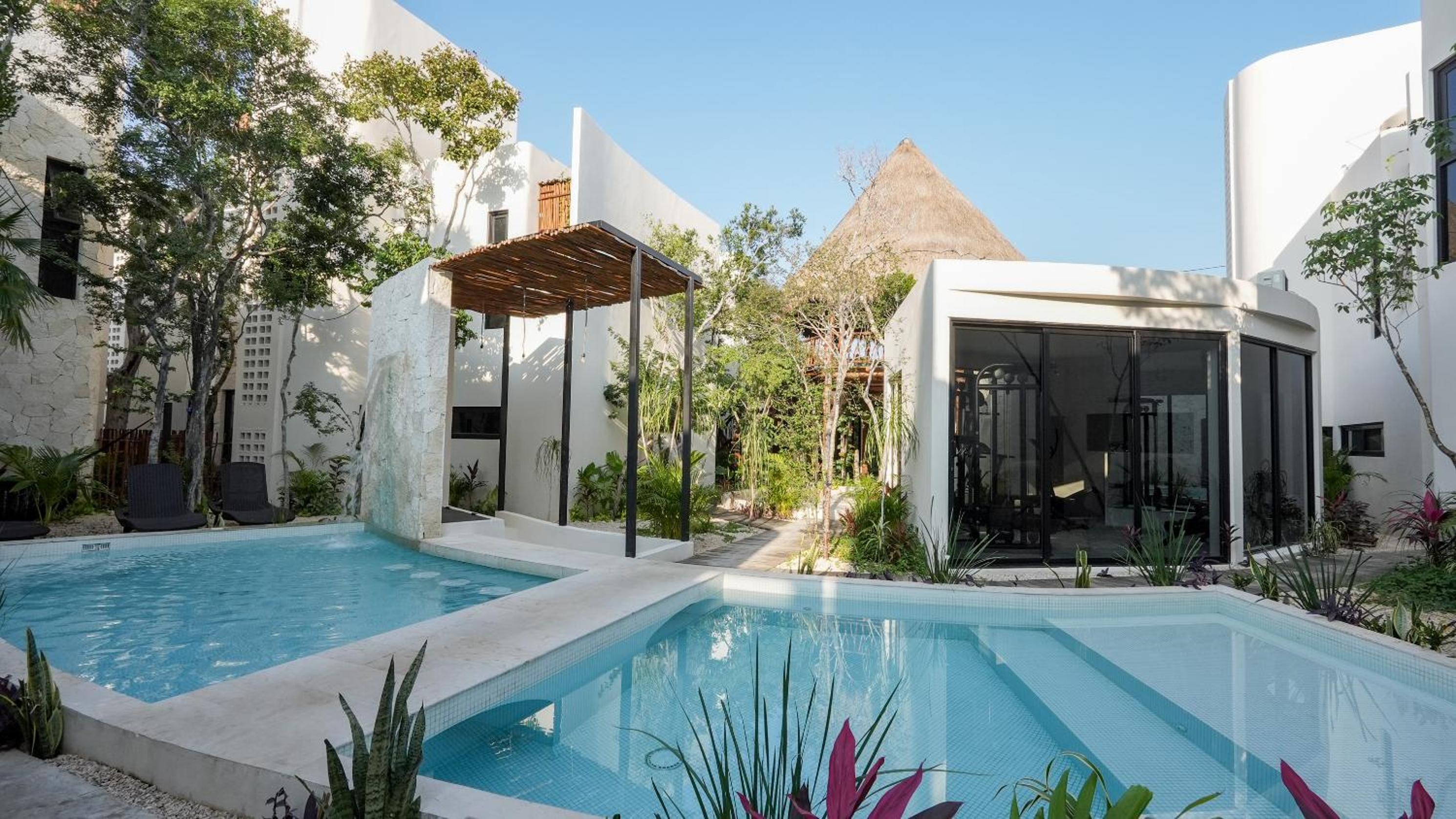 Ocean Breeze Villa - A few steps from the beach!