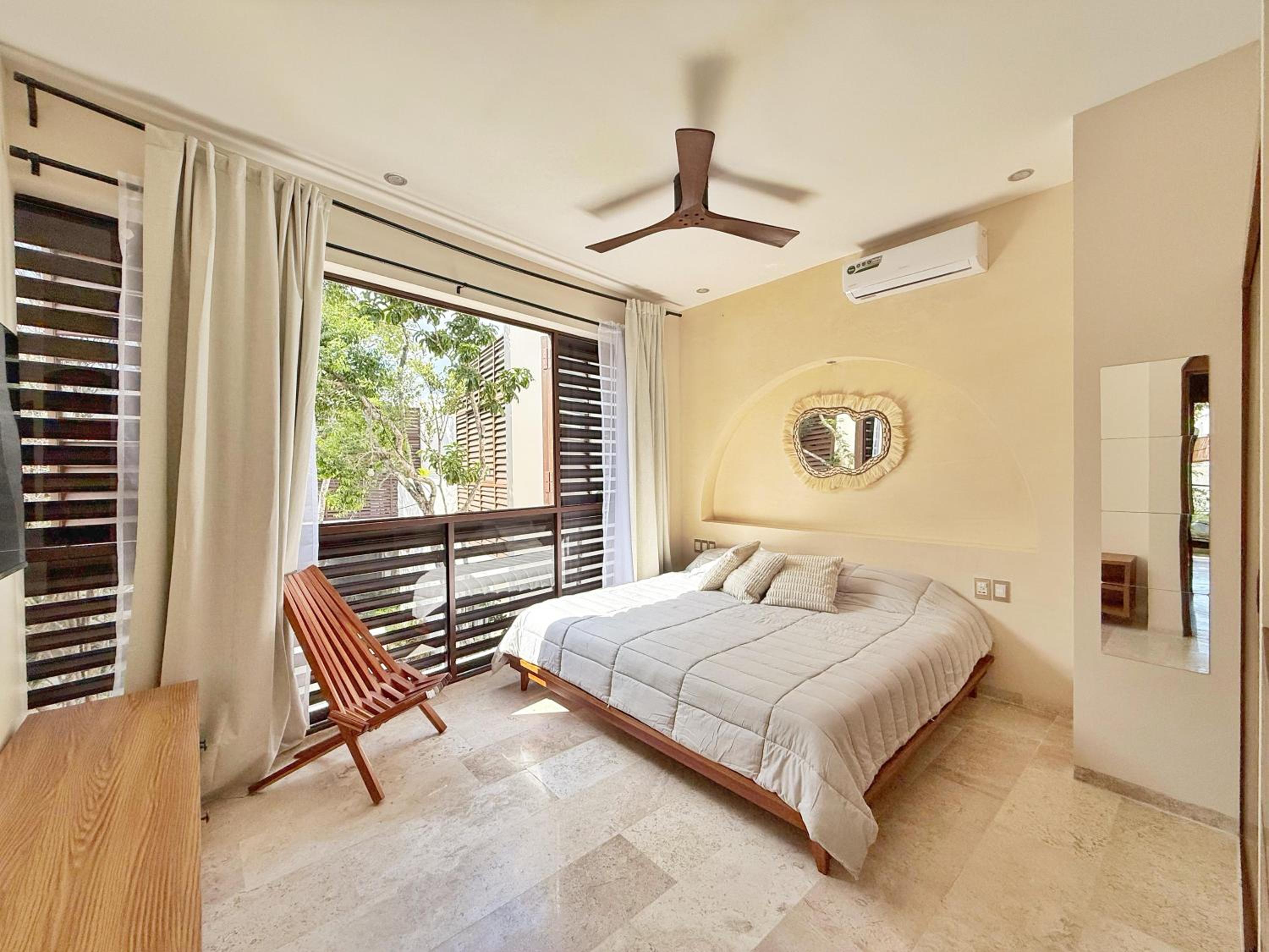 Ocean Breeze Villa - A few steps from the beach!