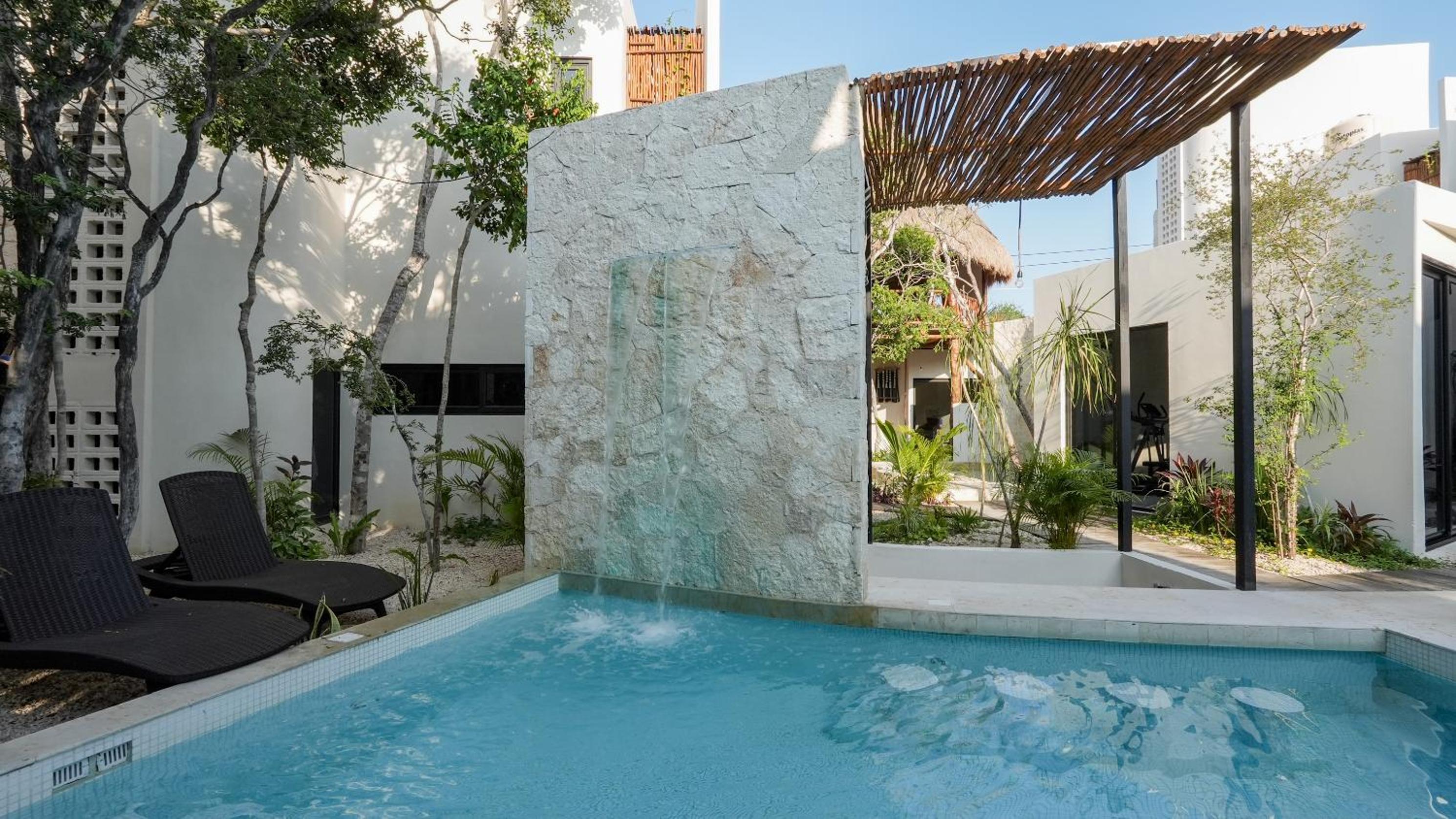 Ocean Breeze Villa - A few steps from the beach!