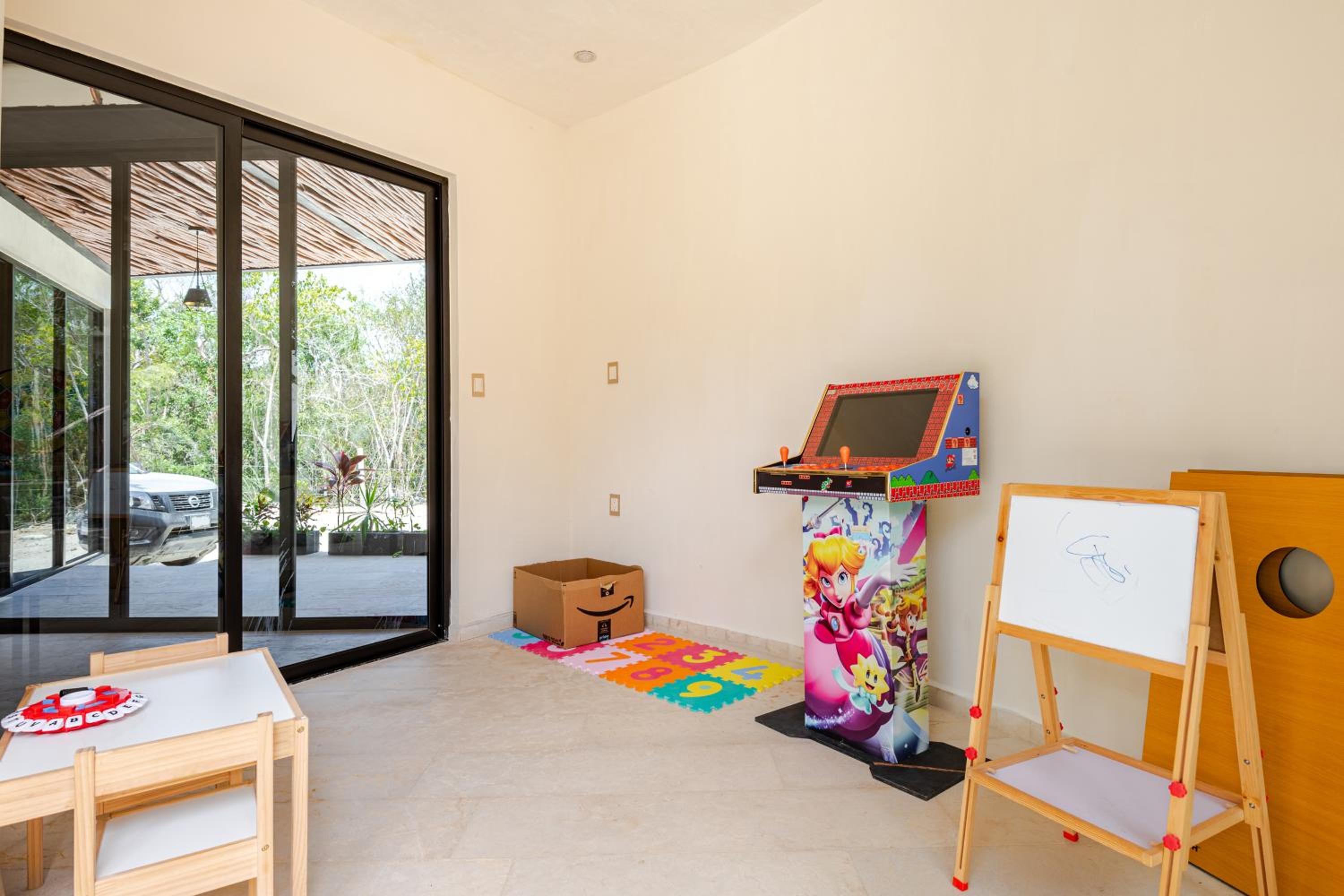Ocean Breeze Villa - A few steps from the beach!