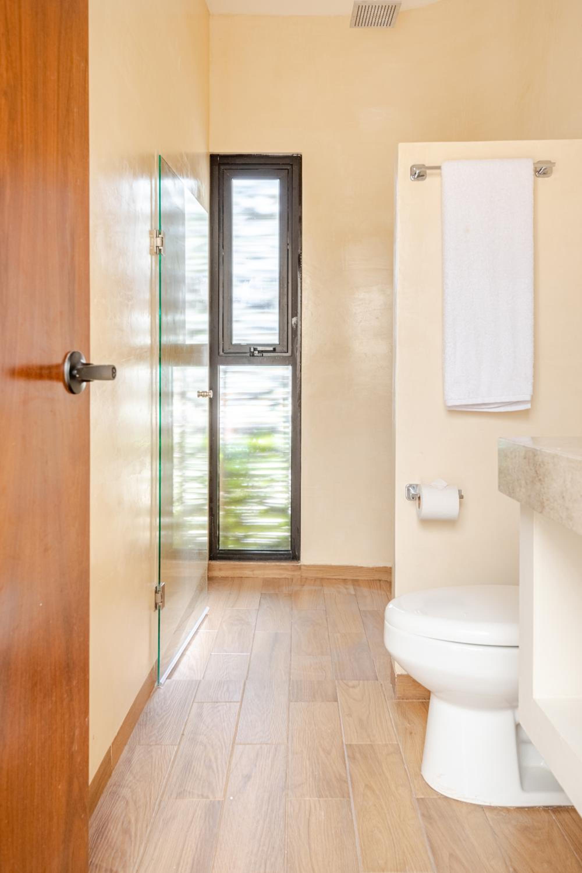 Ocean Breeze Villa - A few steps from the beach!