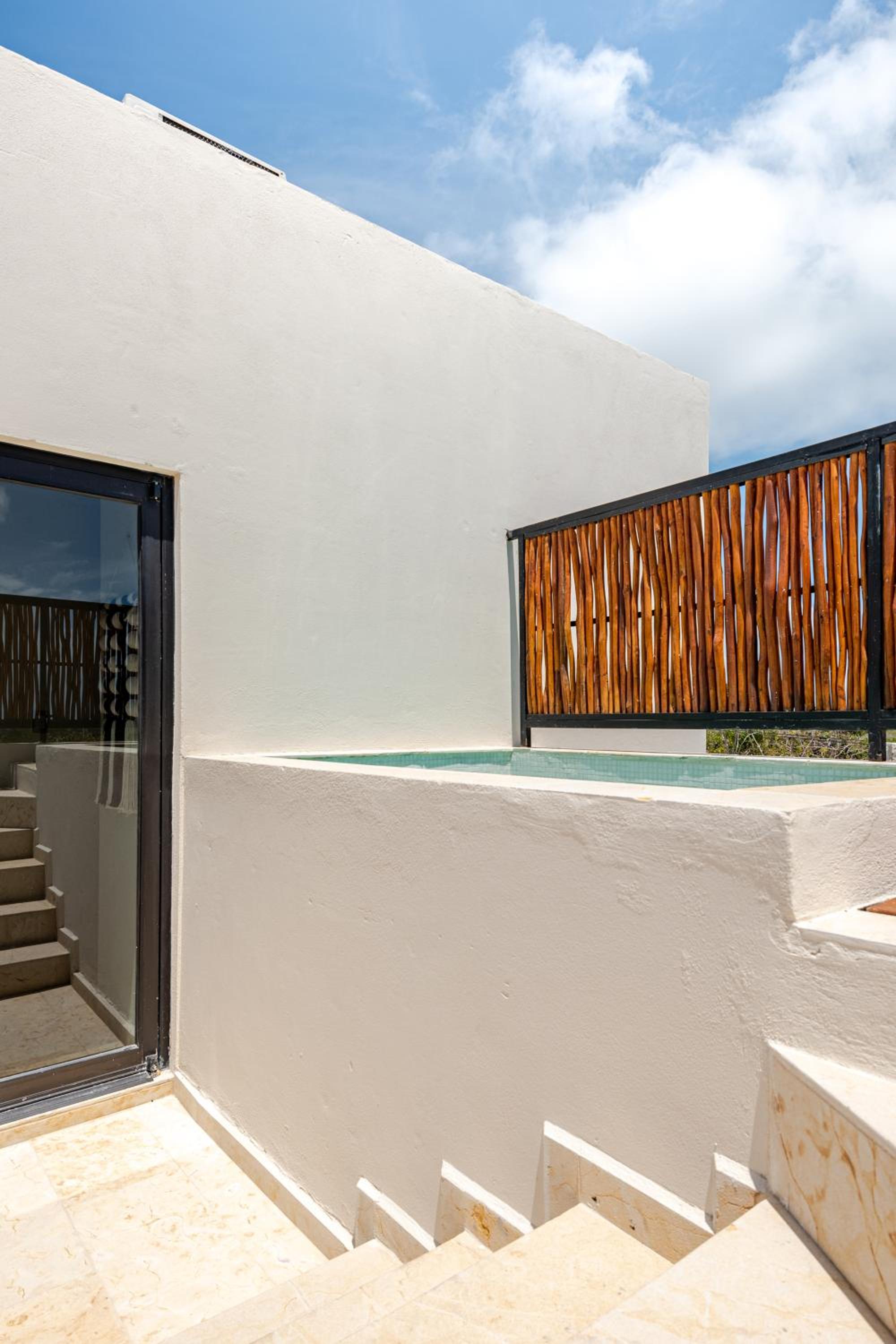 Ocean Breeze Villa - A few steps from the beach!