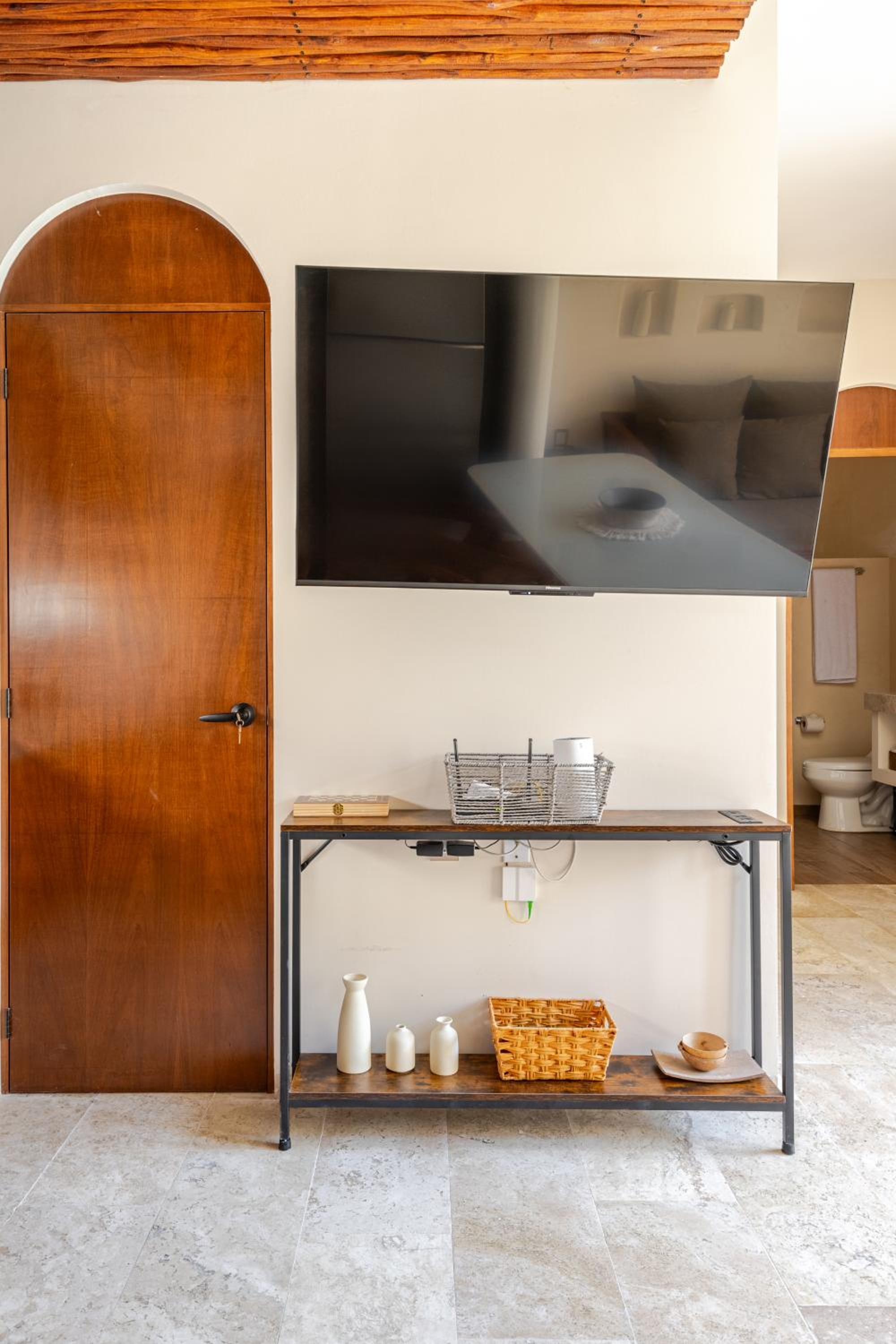 Ocean Breeze Villa - A few steps from the beach!