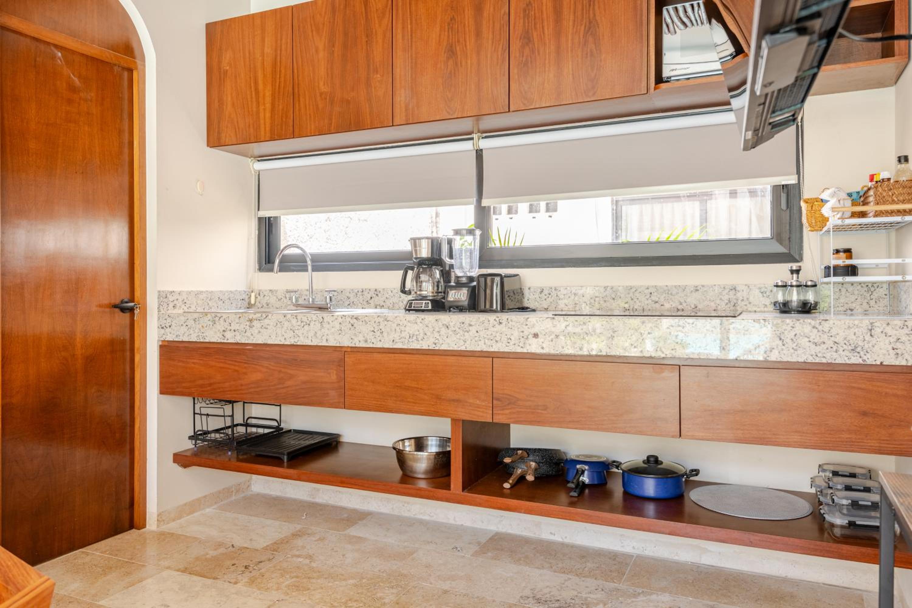 Ocean Breeze Villa - A few steps from the beach!