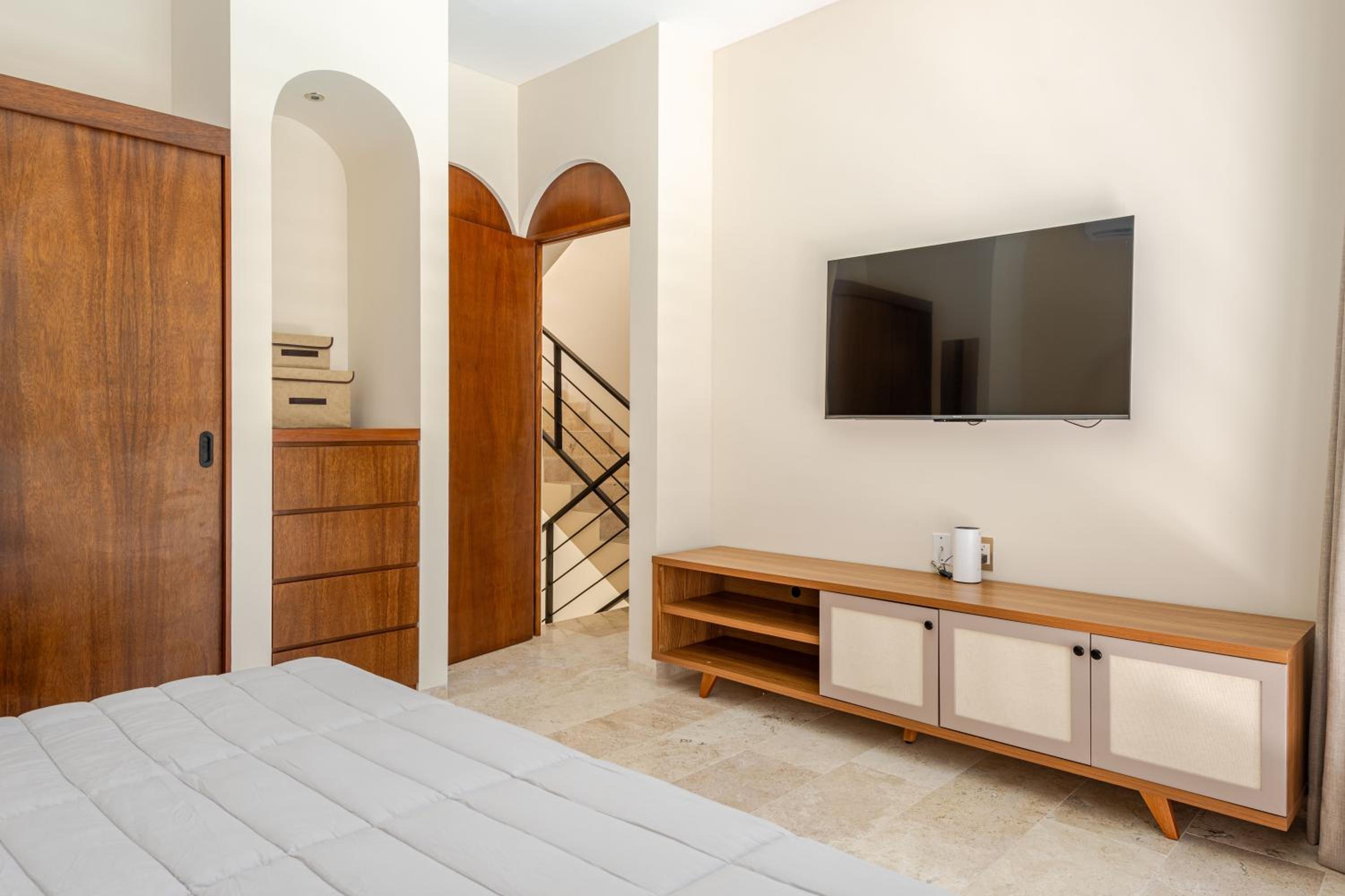 Ocean Breeze Villa - A few steps from the beach!