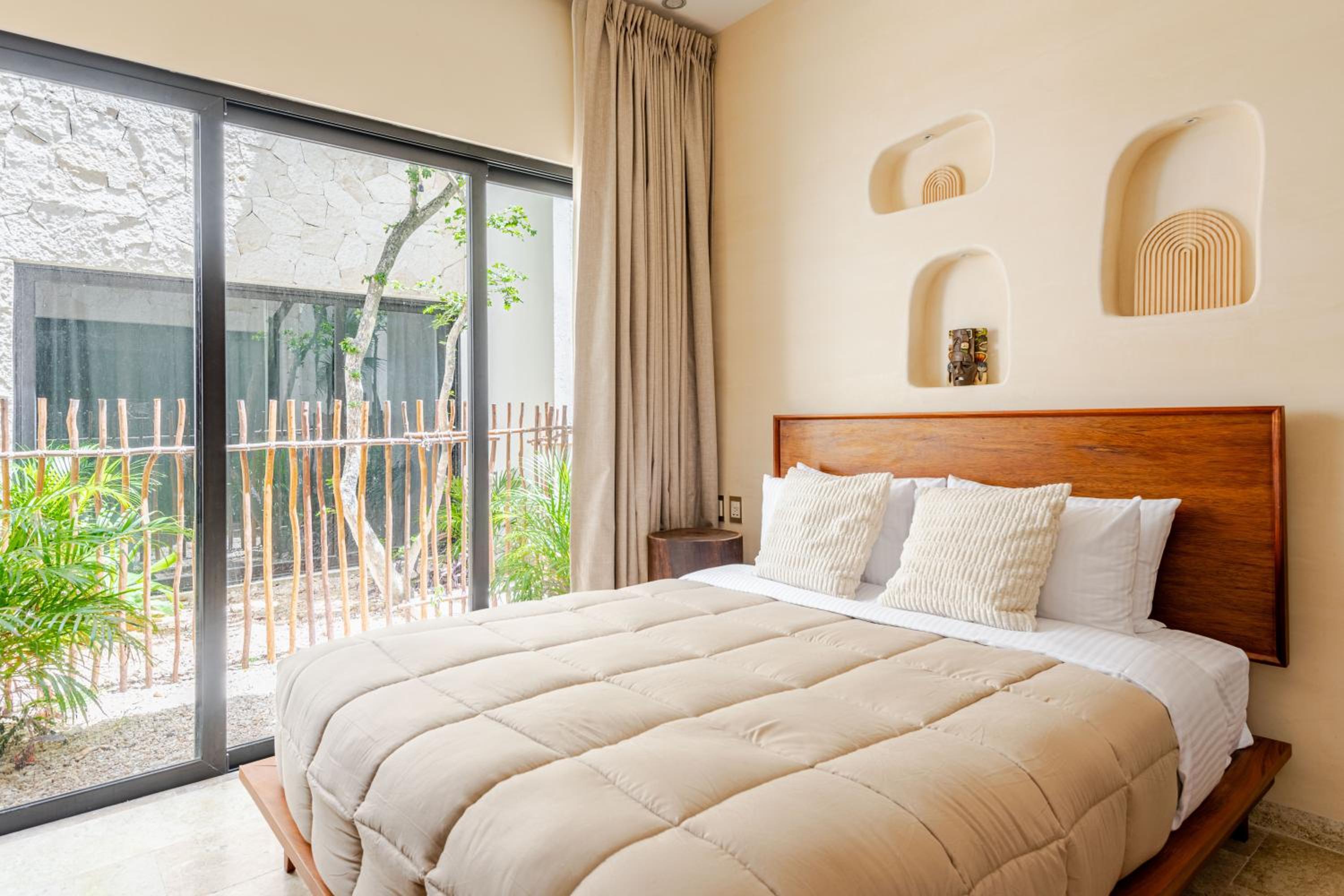 Ocean Breeze Villa - A few steps from the beach!