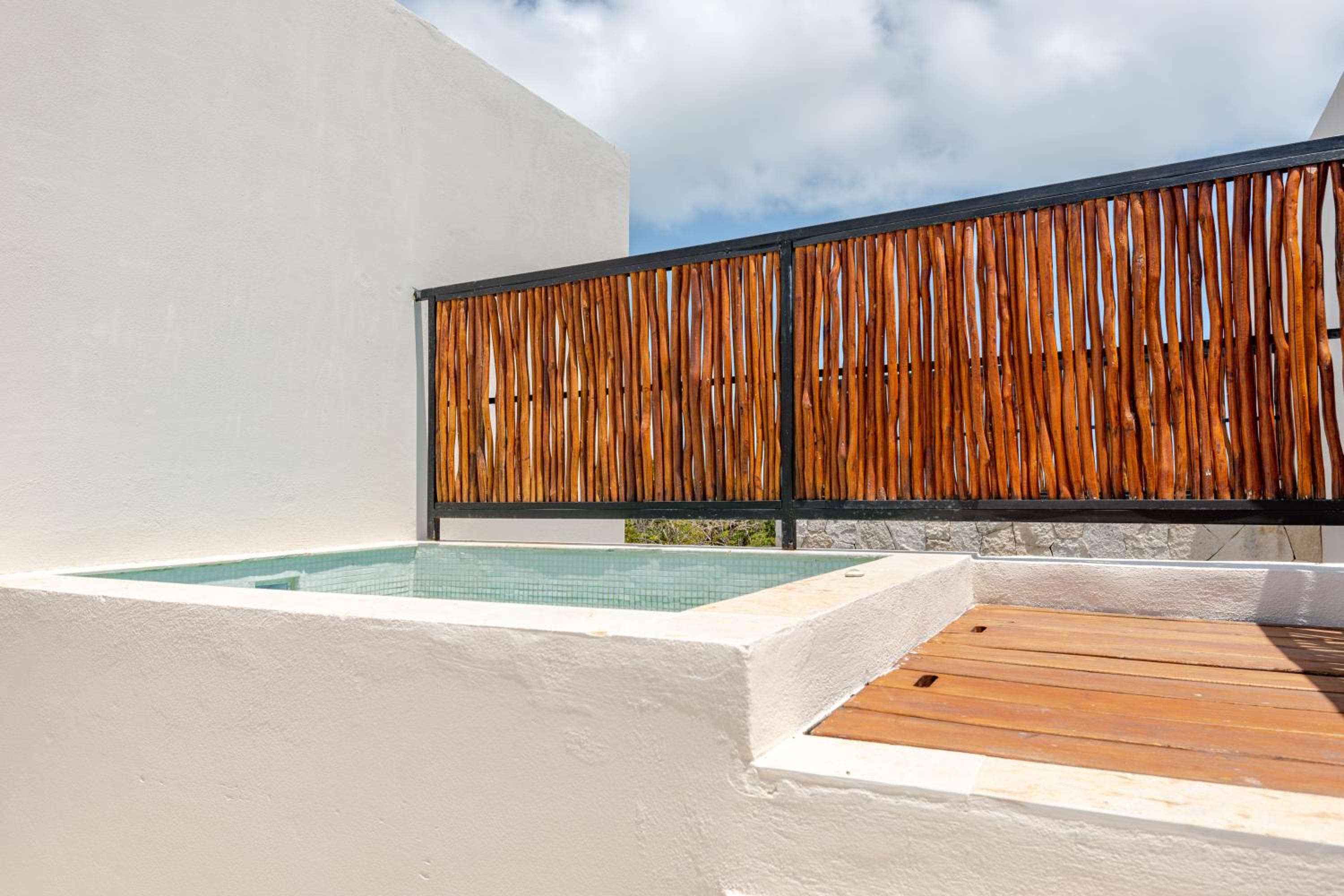 Ocean Breeze Villa - A few steps from the beach!