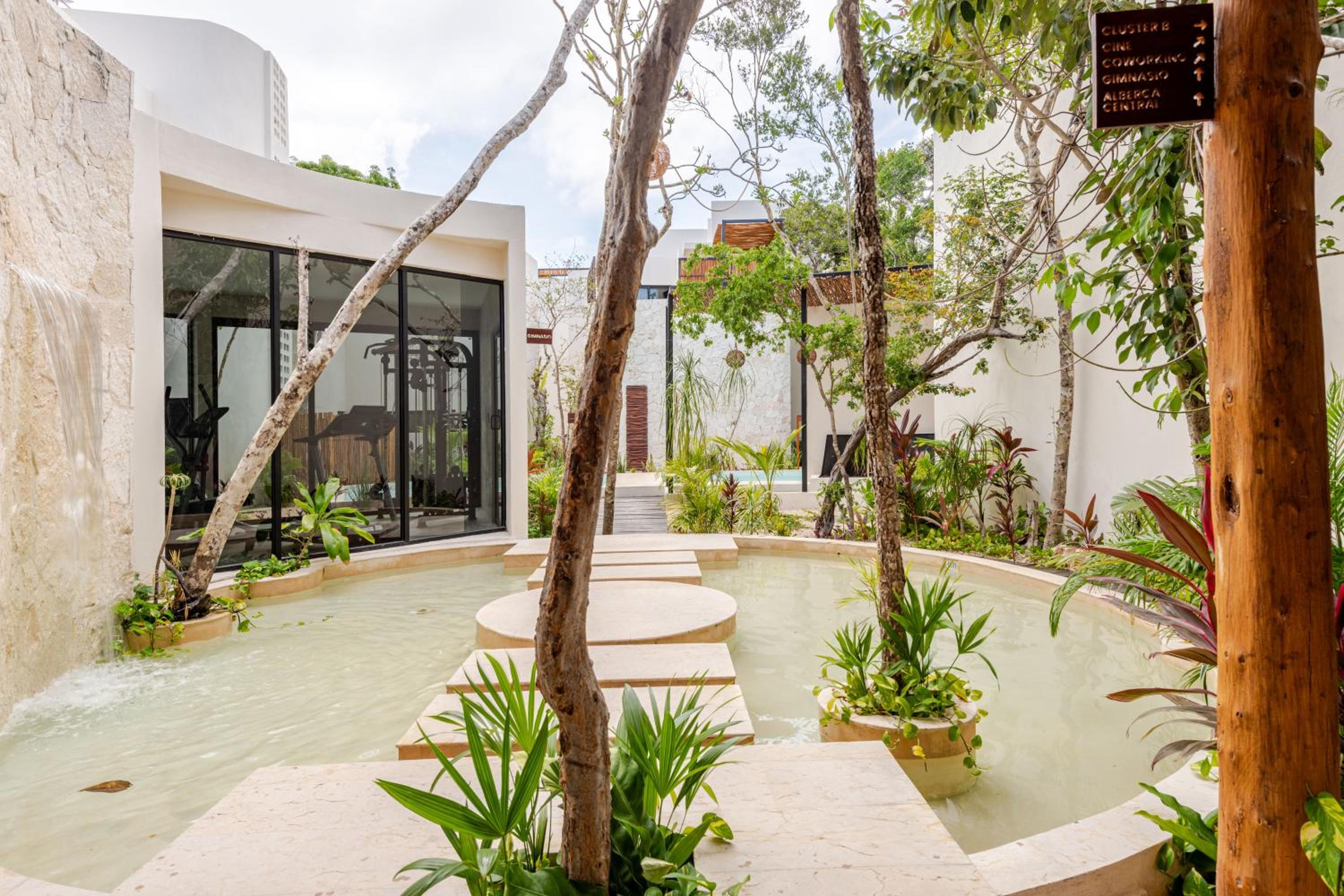 Ocean Breeze Villa - A few steps from the beach!
