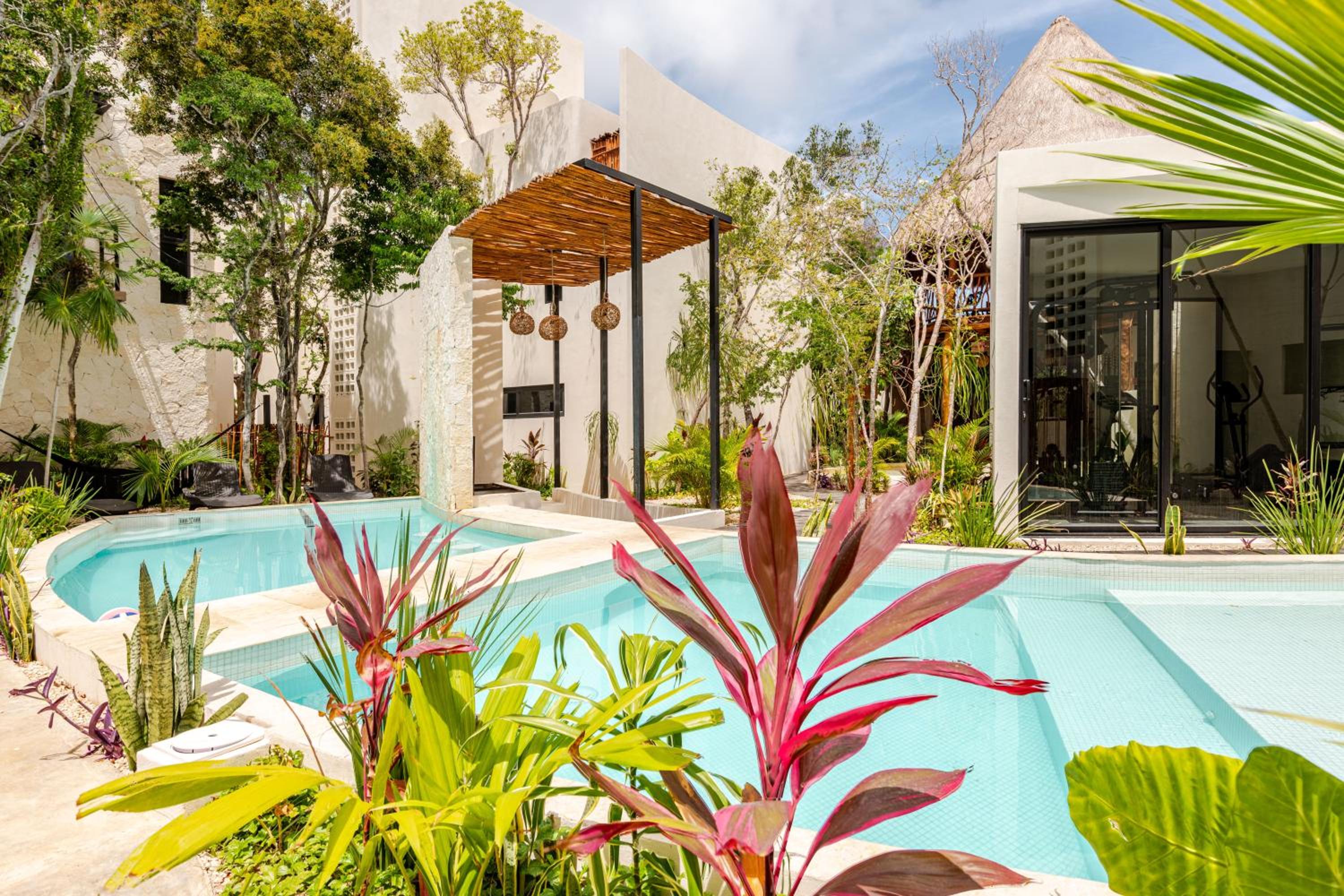 Ocean Breeze Villa - A few steps from the beach!