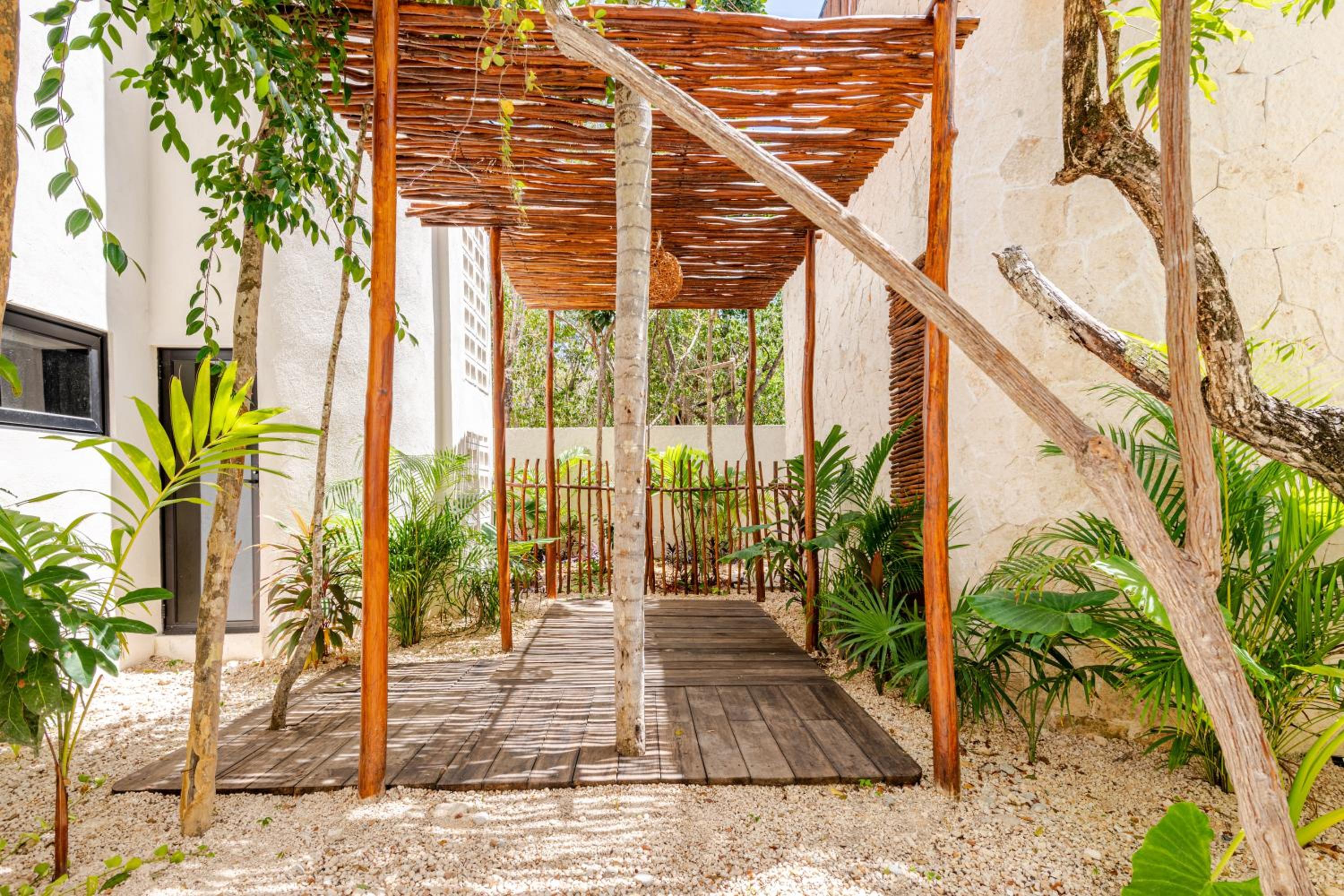 Ocean Breeze Villa - A few steps from the beach!