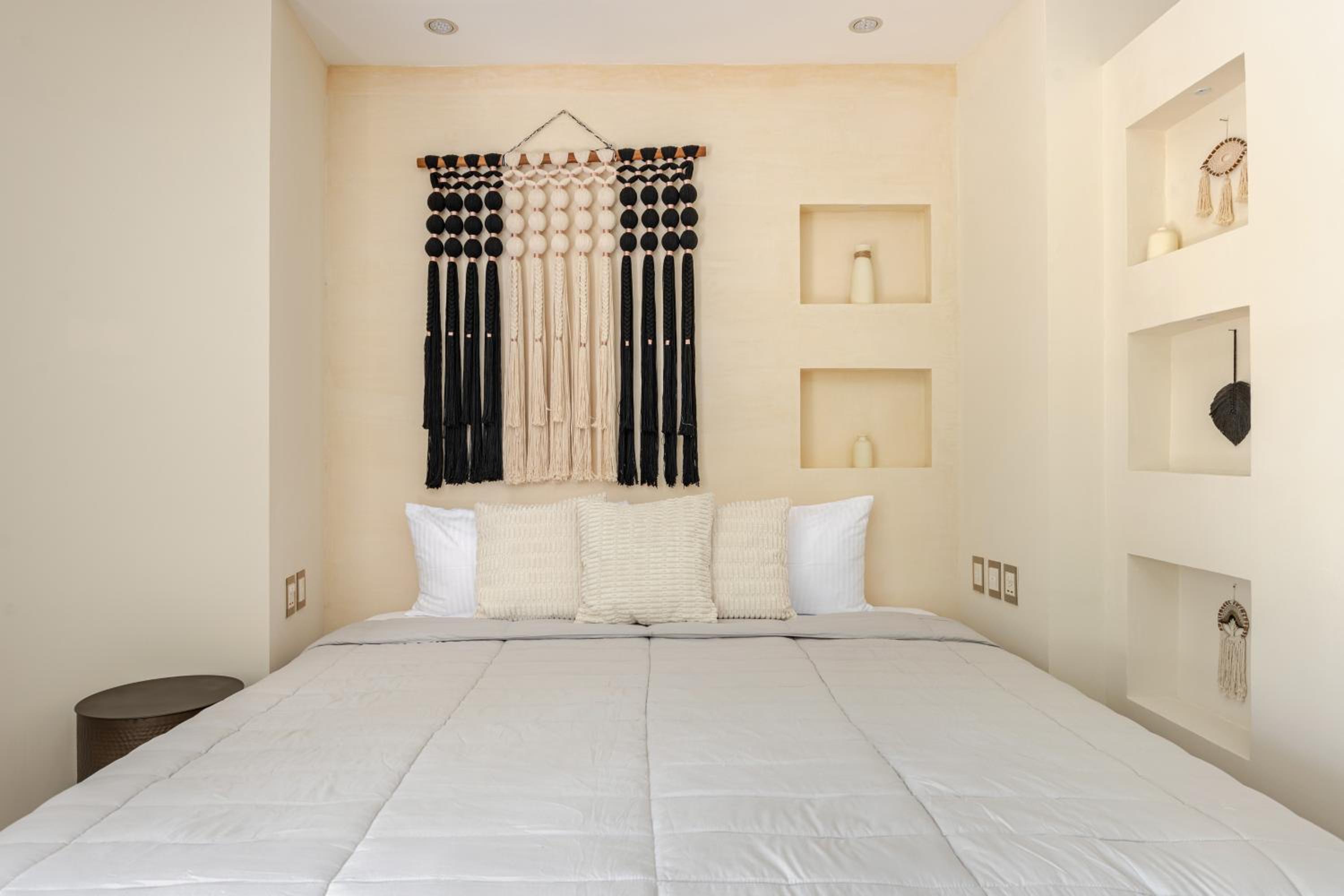 Ocean Breeze Villa - A few steps from the beach!