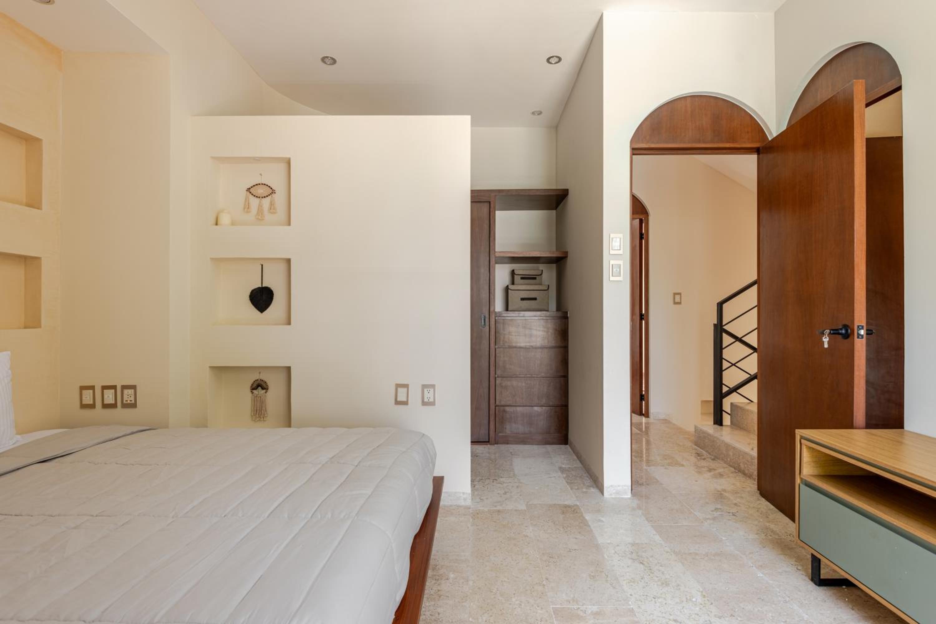 Ocean Breeze Villa - A few steps from the beach!