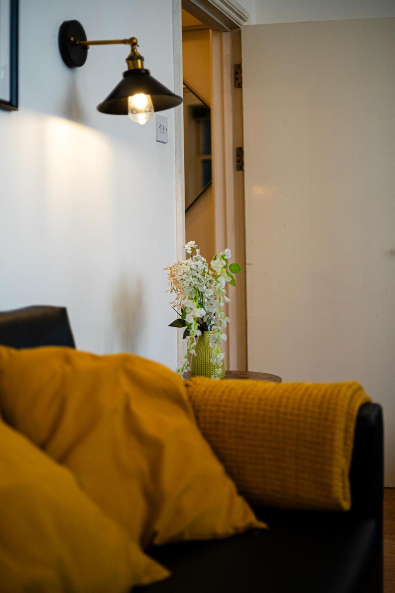 Charming 3BR by Redcliffe Gdns