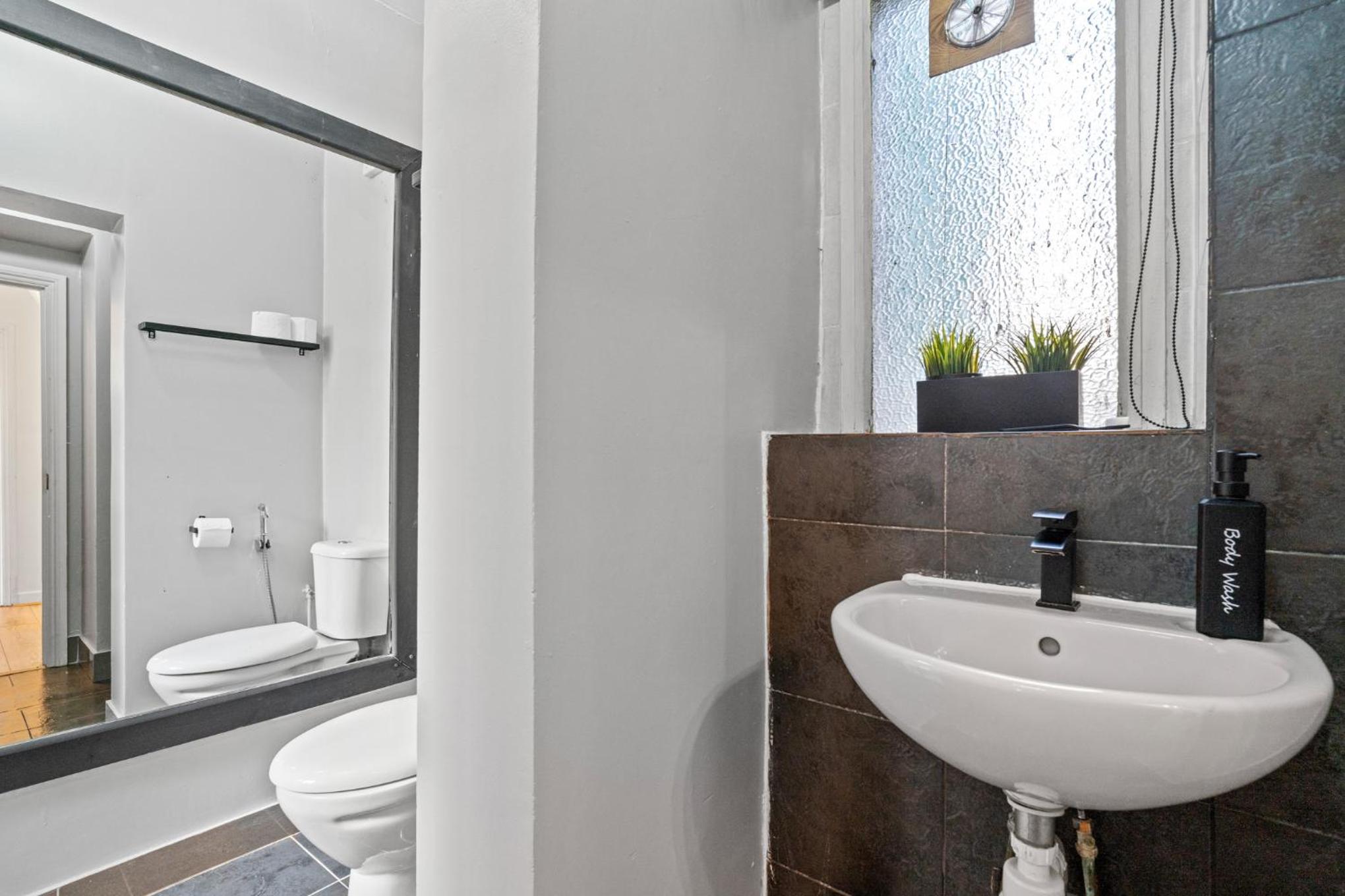 Charming 3BR by Redcliffe Gdns