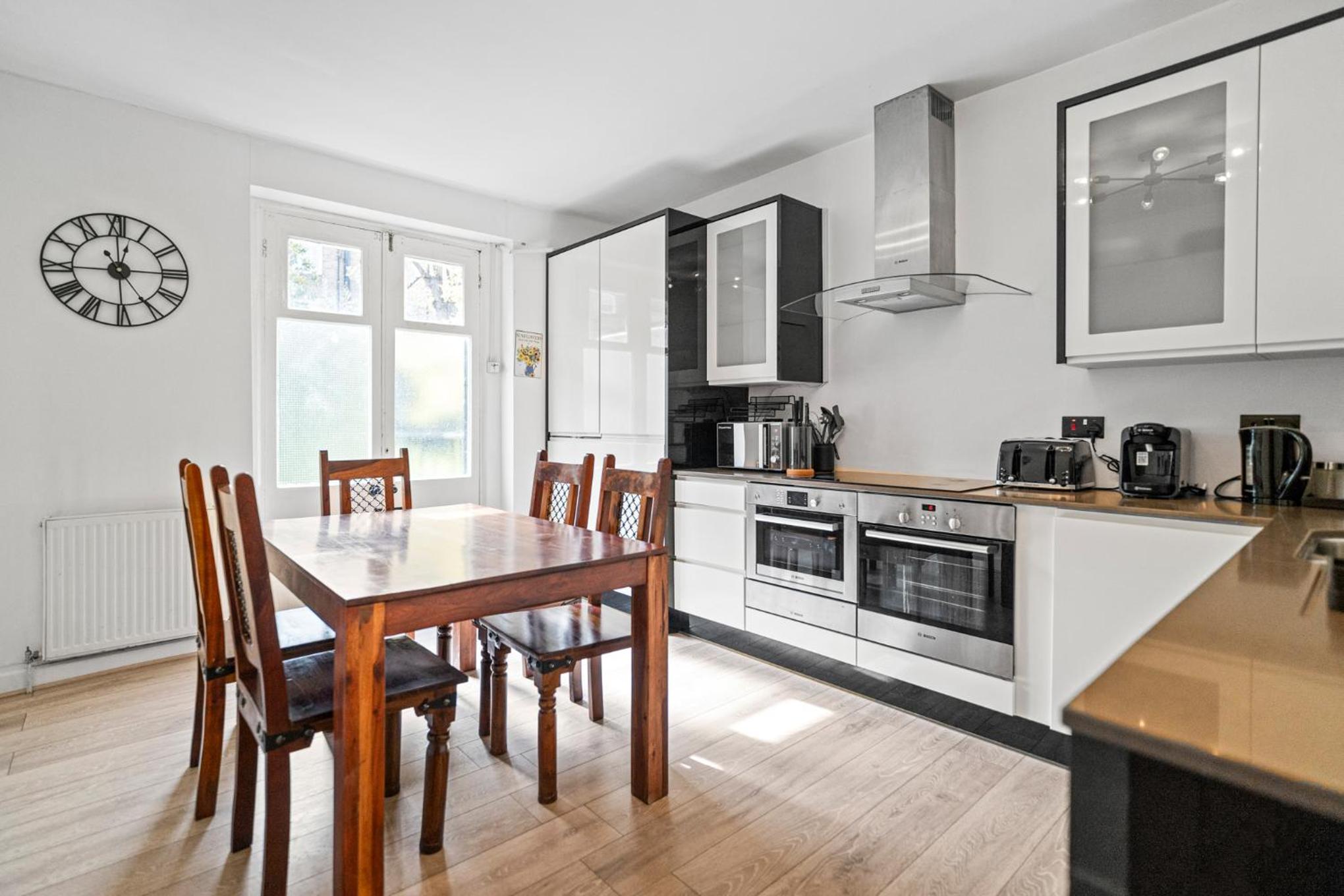 Charming 3BR by Redcliffe Gdns